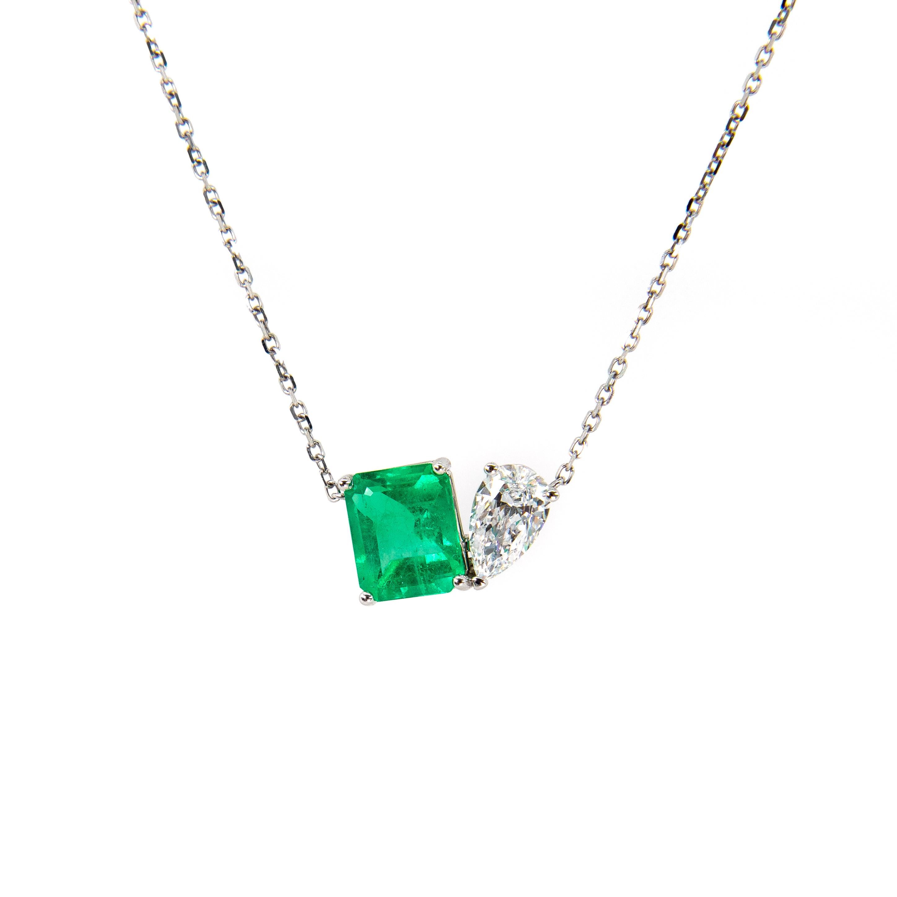 Emerald Cut Emerald & Diamond Toi et Moi Necklace For Sale
