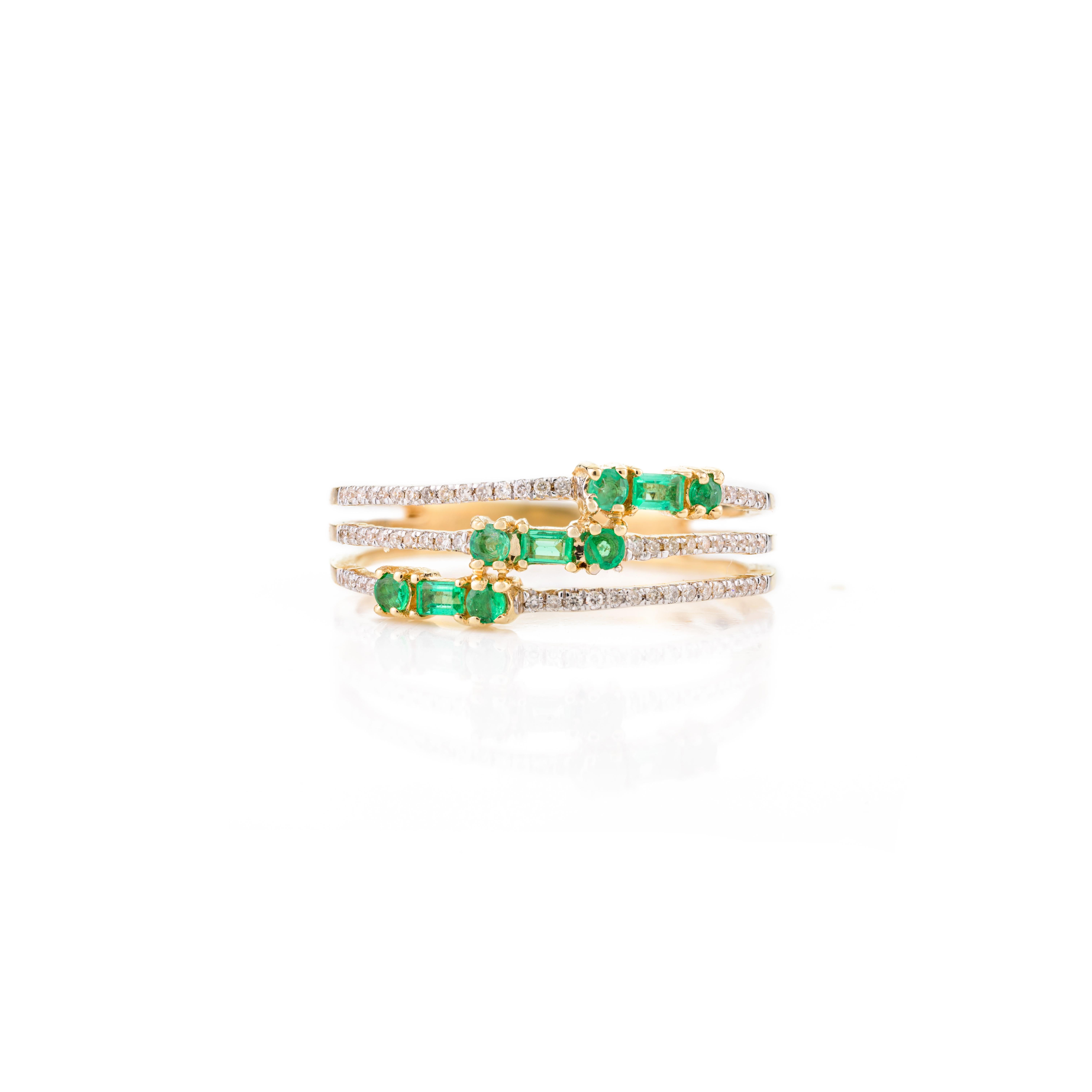 For Sale:  Emerald Diamond Triple Row Wedding Band Ring for Women in 18k Solid Yellow Gold 3
