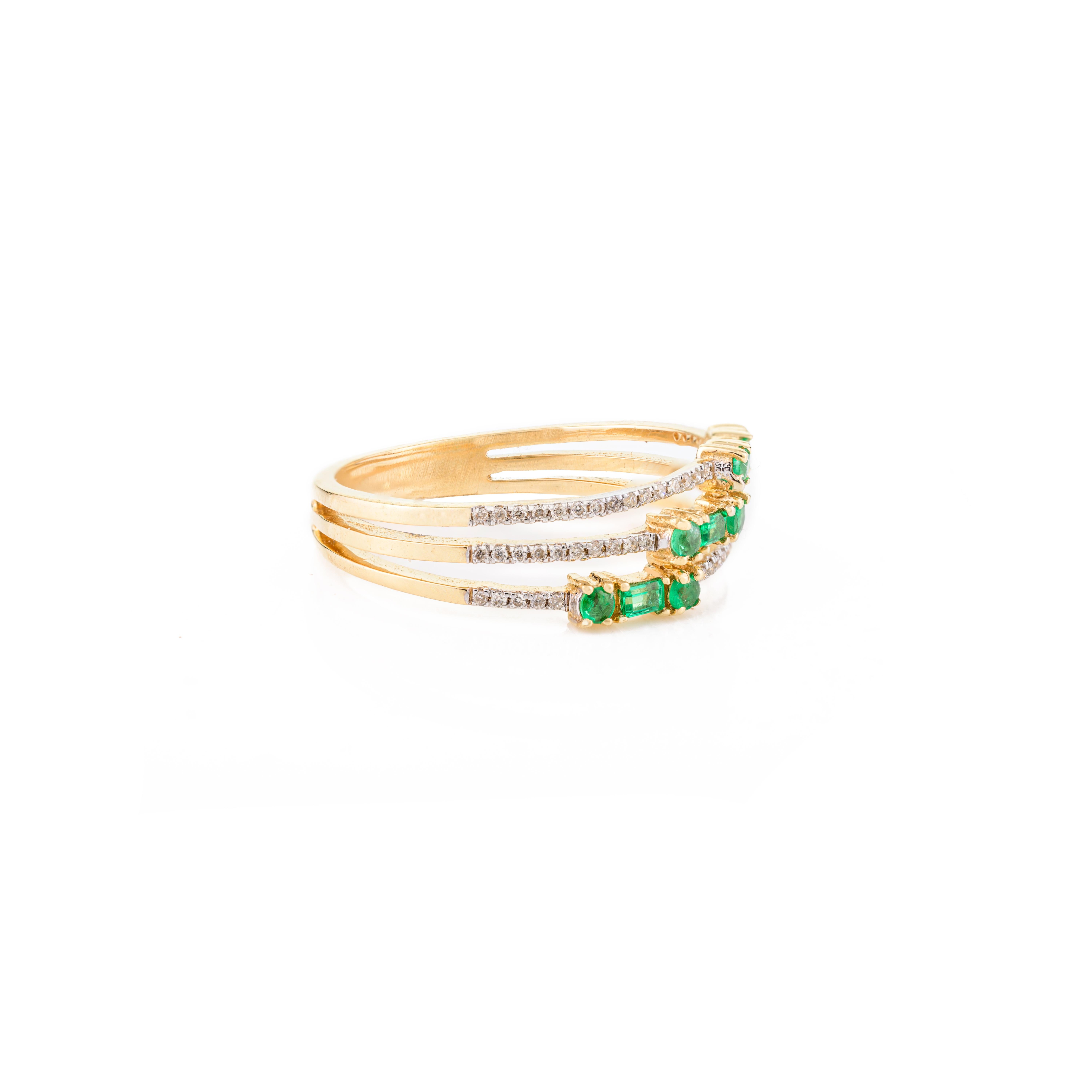 For Sale:  Emerald Diamond Triple Row Wedding Band Ring for Women in 18k Solid Yellow Gold 4
