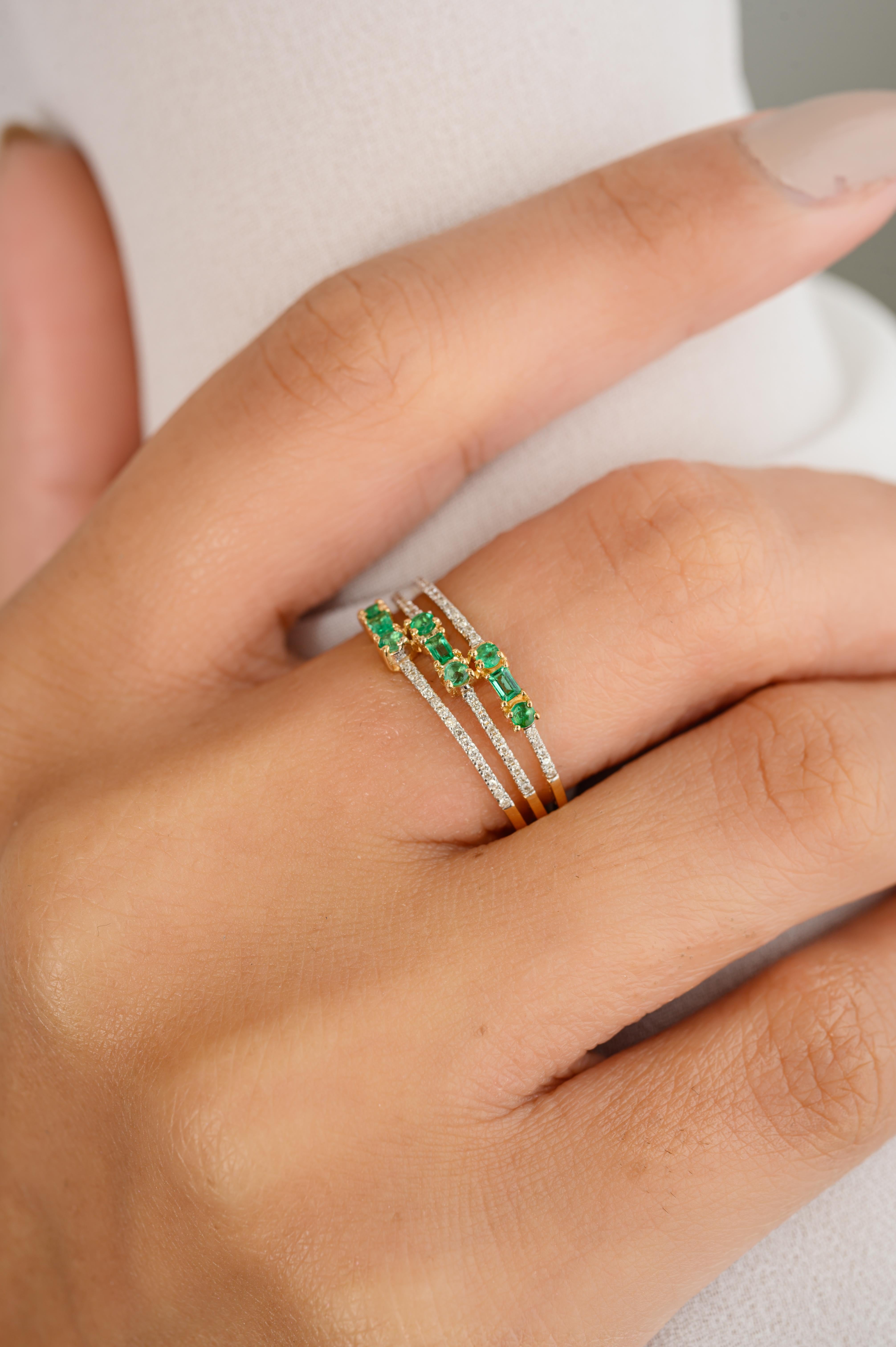 For Sale:  Emerald Diamond Triple Row Wedding Band Ring for Women in 18k Solid Yellow Gold 5