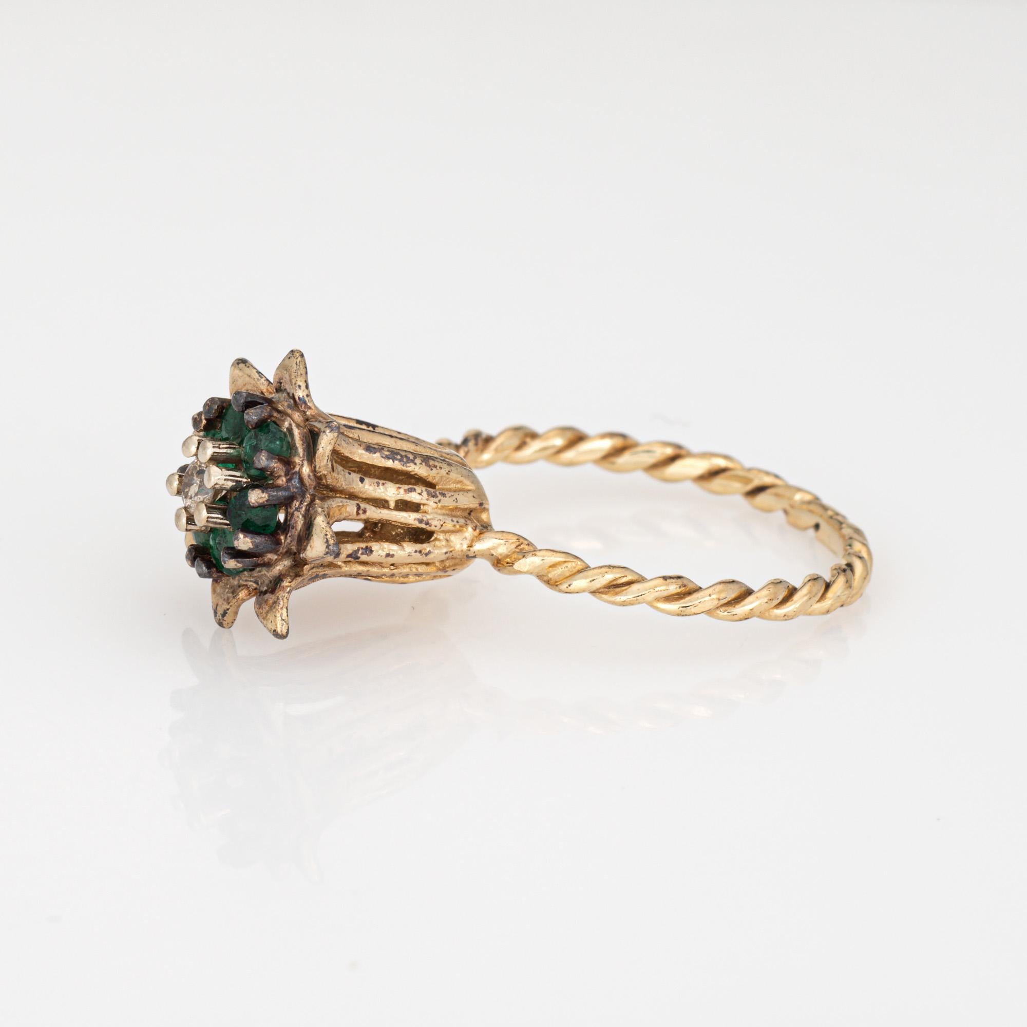 Taglio rotondo Anello a tulipano con diamante smeraldo, vintage, in oro giallo 14k, con fascia impilata Estate Jewelry in vendita