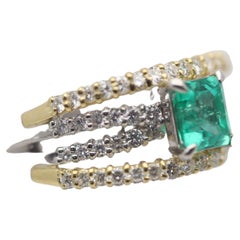 Smaragd-Diamant-Zweifarbenring aus Gold und Platin mit mehreren Bändern