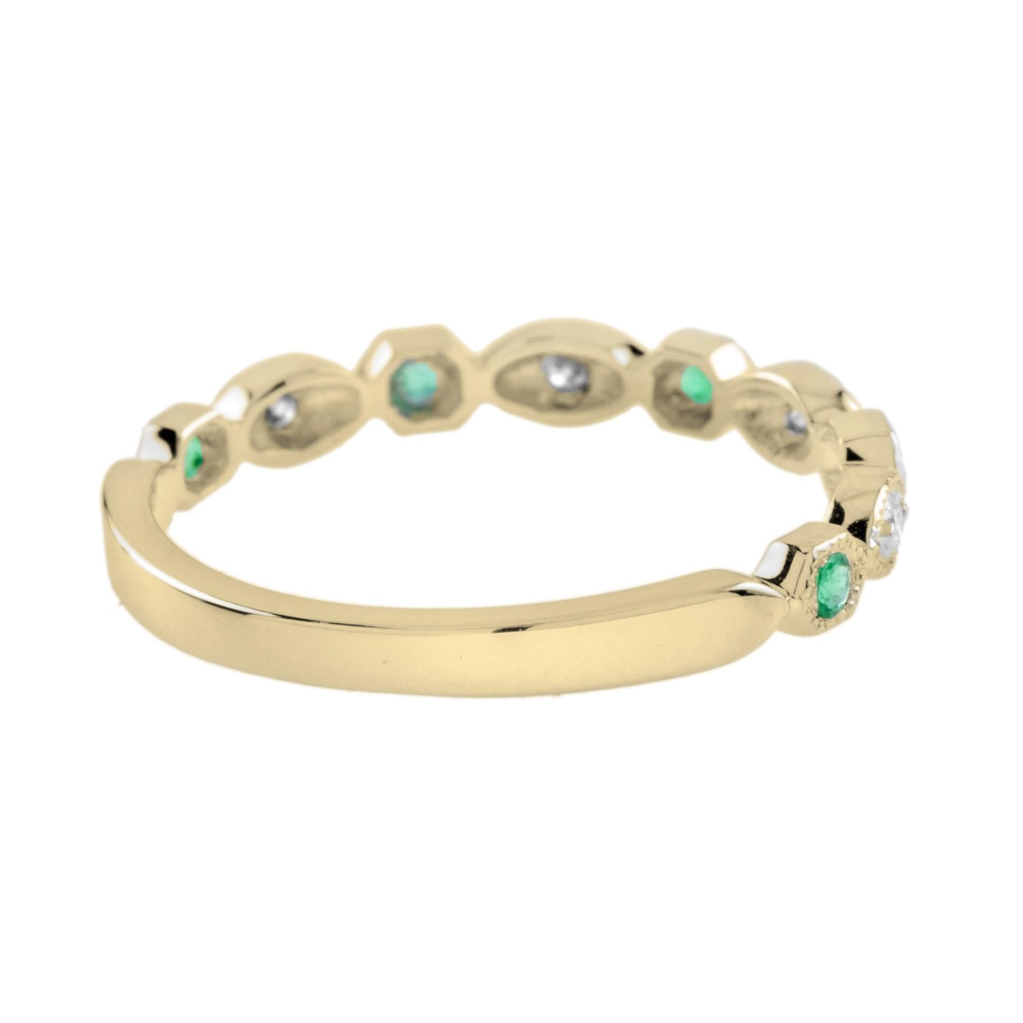 Anillo de oro amarillo de 14 quilates de media eternidad con esmeralda y diamantes estilo vintage Corte redondo en venta