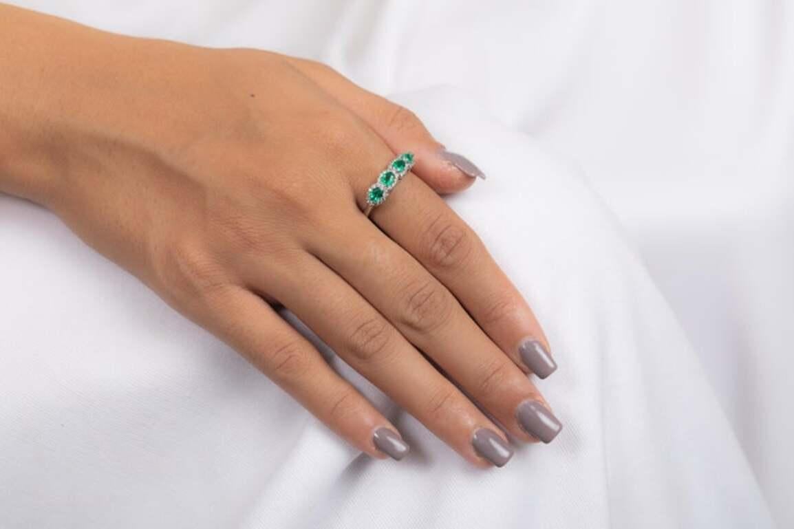 For Sale:  Emerald Diamond Wedding Band Ring Gift Made in 18k Solid White Gold 2