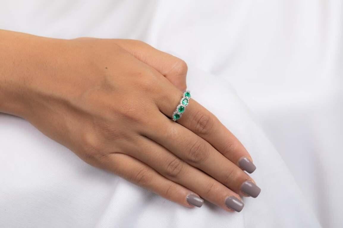 For Sale:  Emerald Diamond Wedding Band Ring Gift Made in 18k Solid White Gold 5