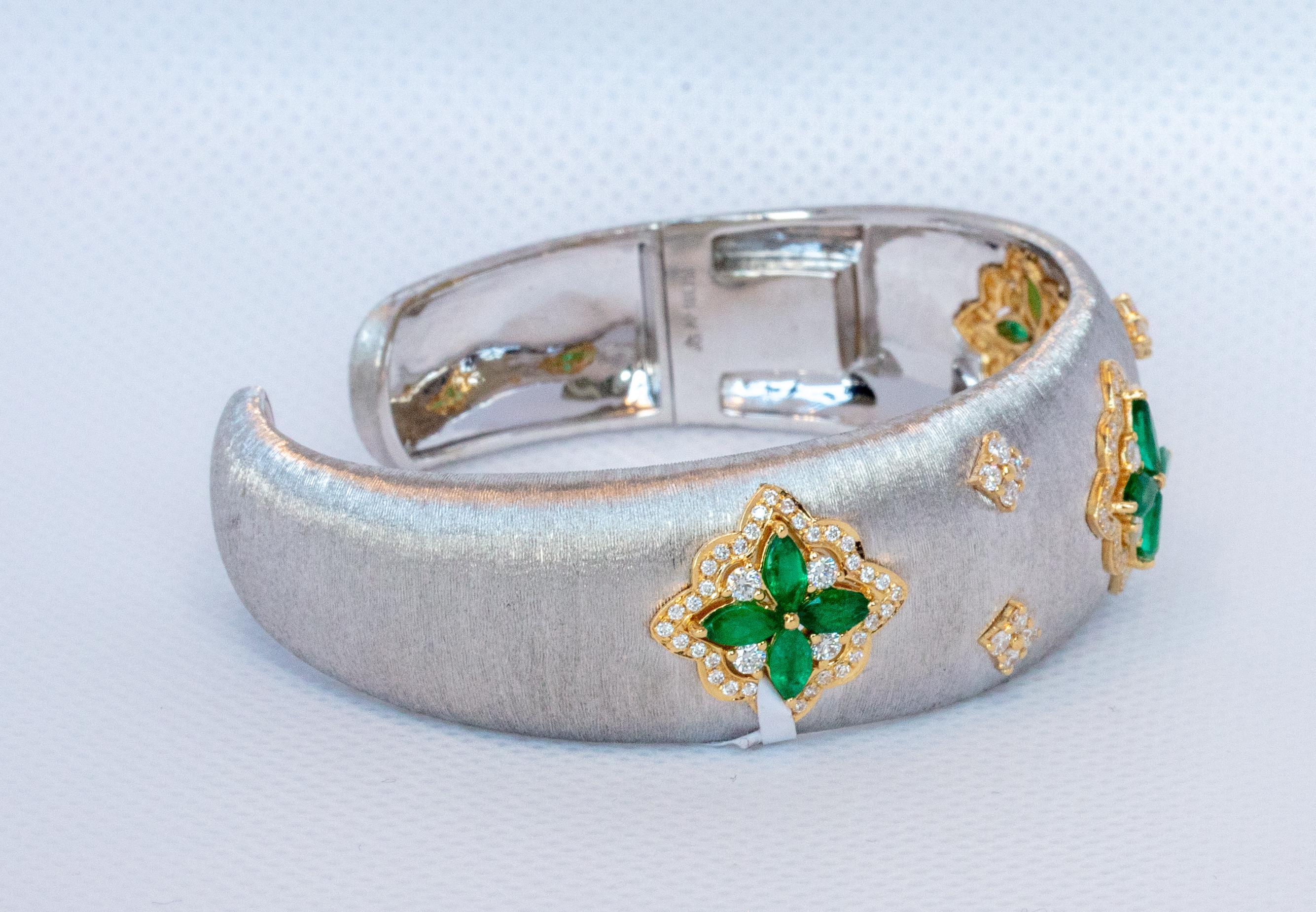 Modern Emerald Diamond White and Yellow Gold Link Bangle in Florentine Technique