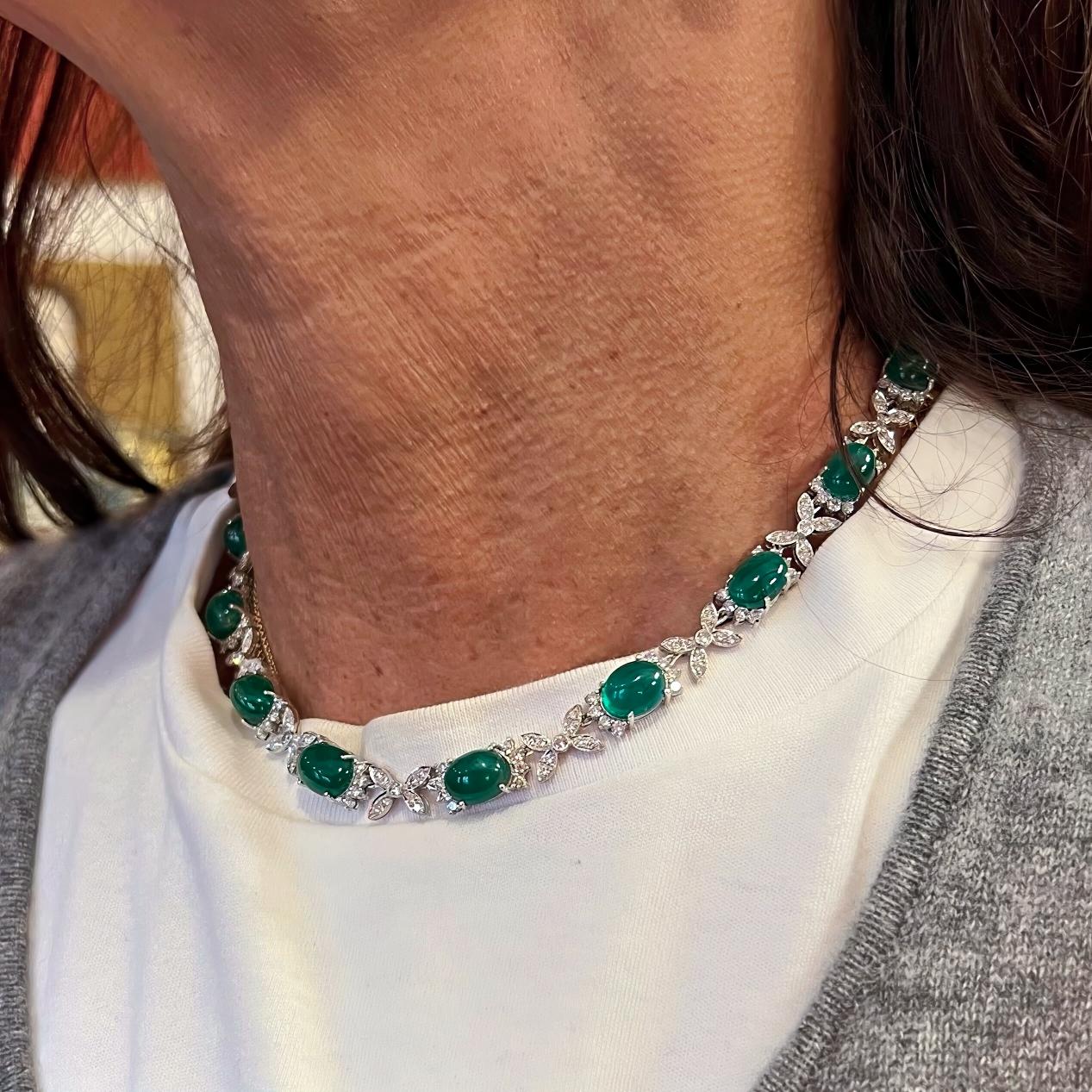 Collana in oro bianco con diamante smeraldo In condizioni buone in vendita a New York, NY