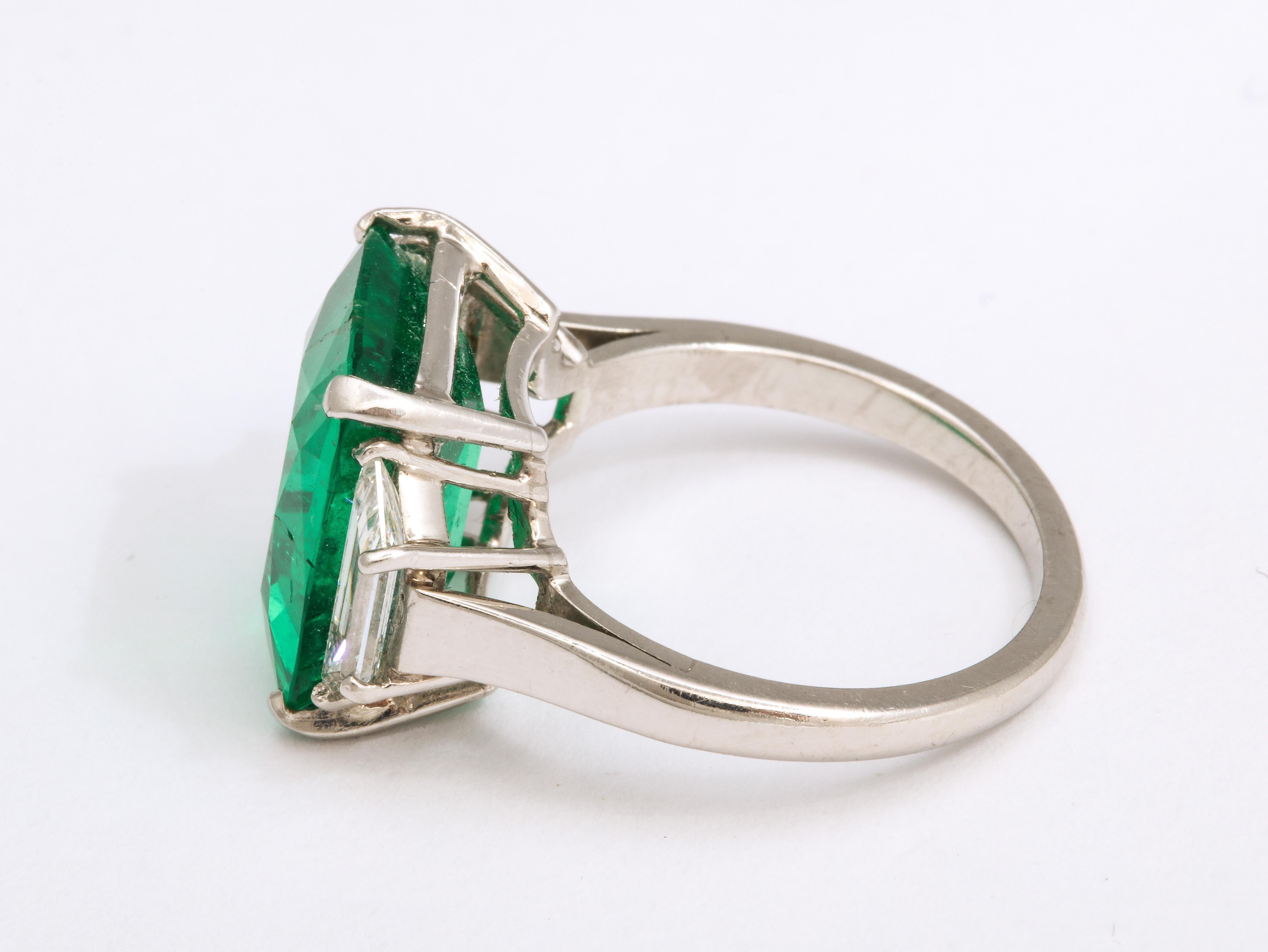 Women's Emerald Diamond White Gold Ring