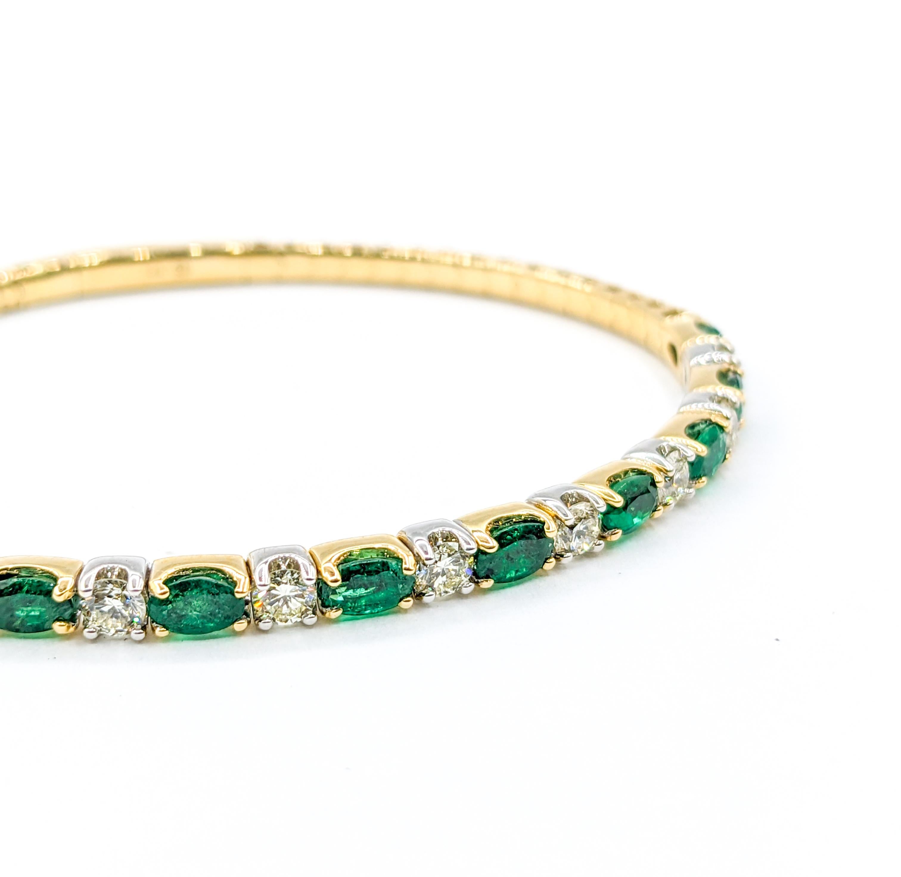 Emerald & Diamond Yellow Gold Bangle Flex Bracelet In New Condition For Sale In Bloomington, MN