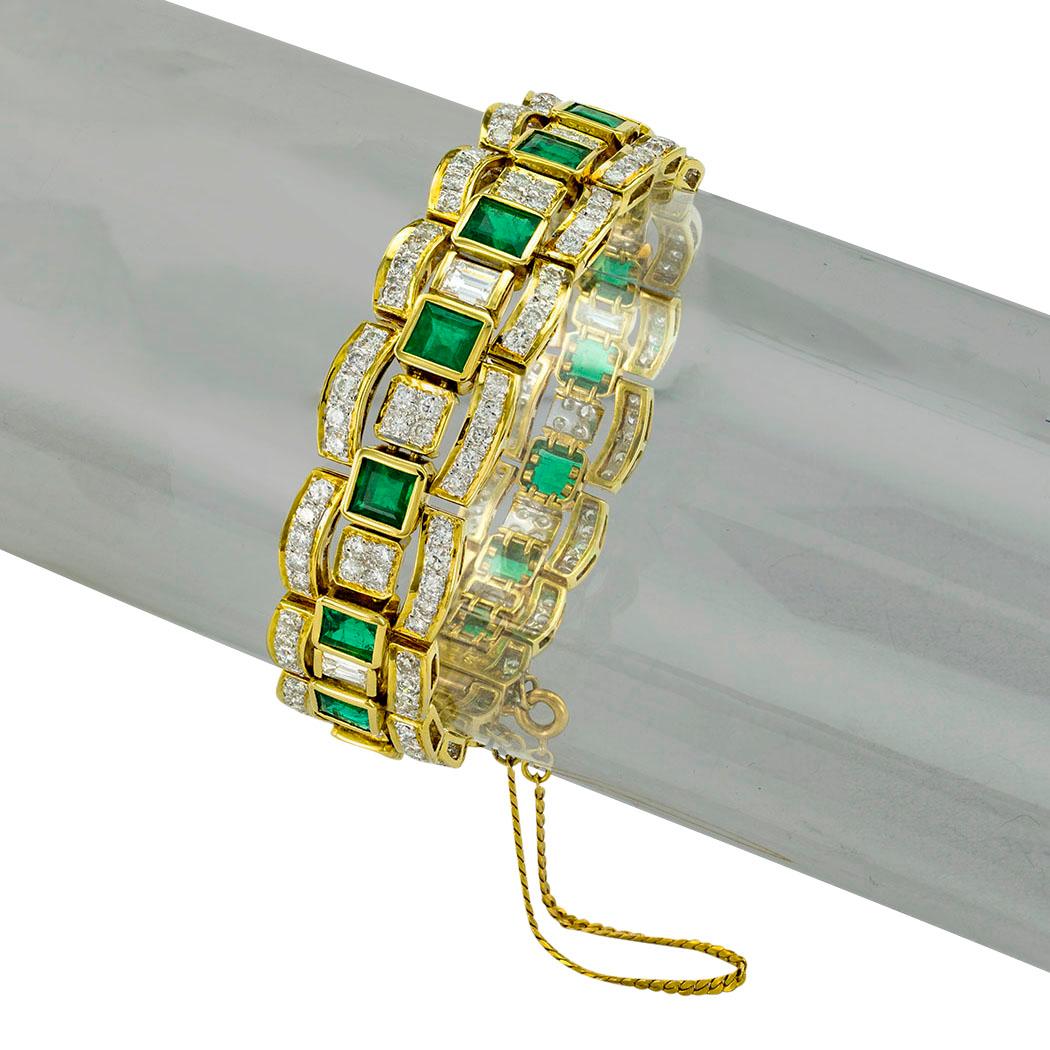 Emerald diamond and yellow gold flexible bracelet circa 1970. 

SPECIFICATIONS:

A pair of matching earrings, #E2683, visible in the photographs, is offered separately.

DIAMONDS:  two hundred six diamonds totaling approximately 8.00 carats,
