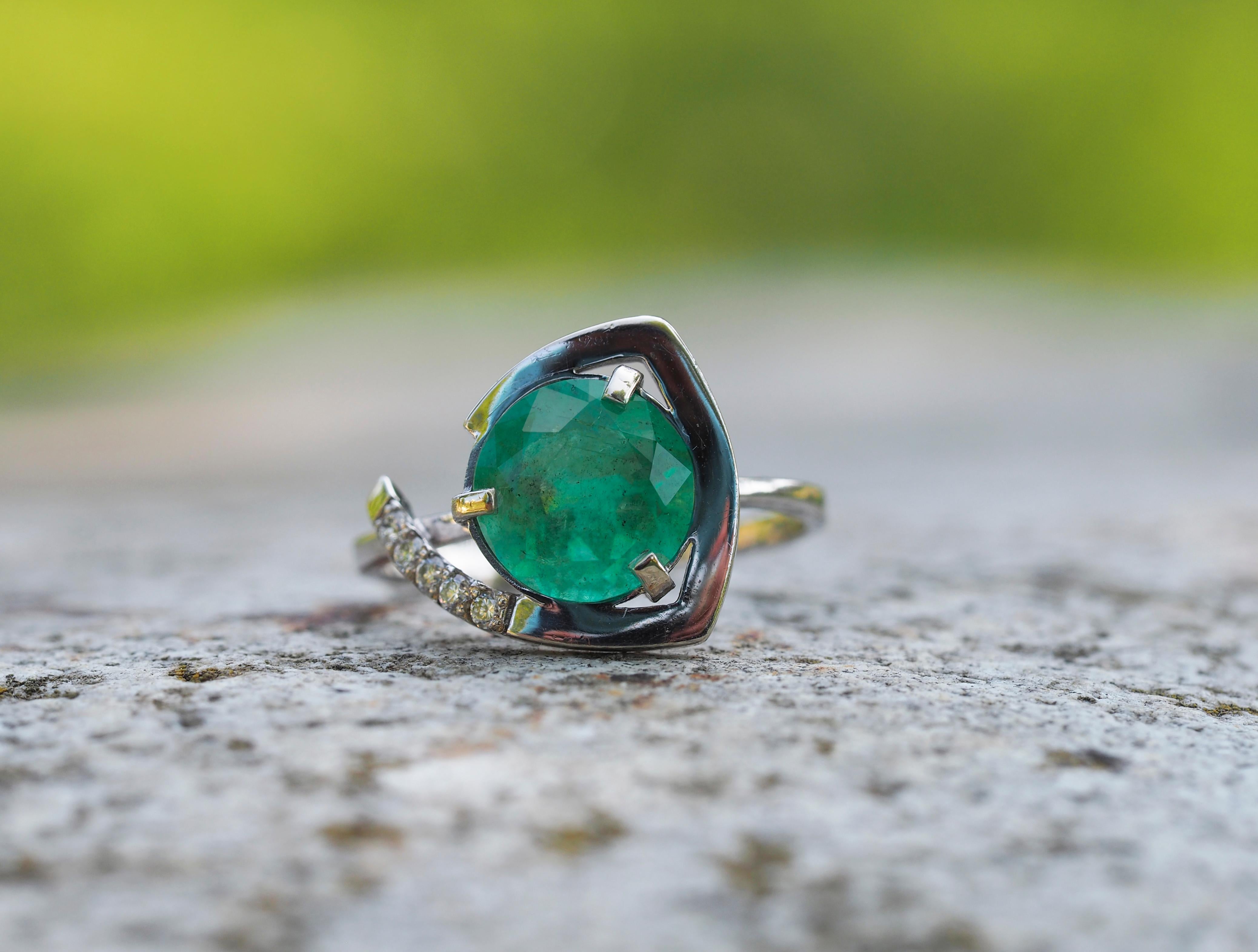 Emerald, Diamonds, 14 Karat White Gold, Round Shape Emerald Ring 2