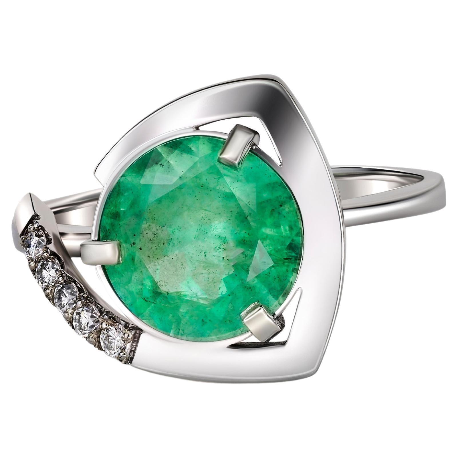 Emerald, Diamonds, 14 Karat White Gold, Round Shape Emerald Ring