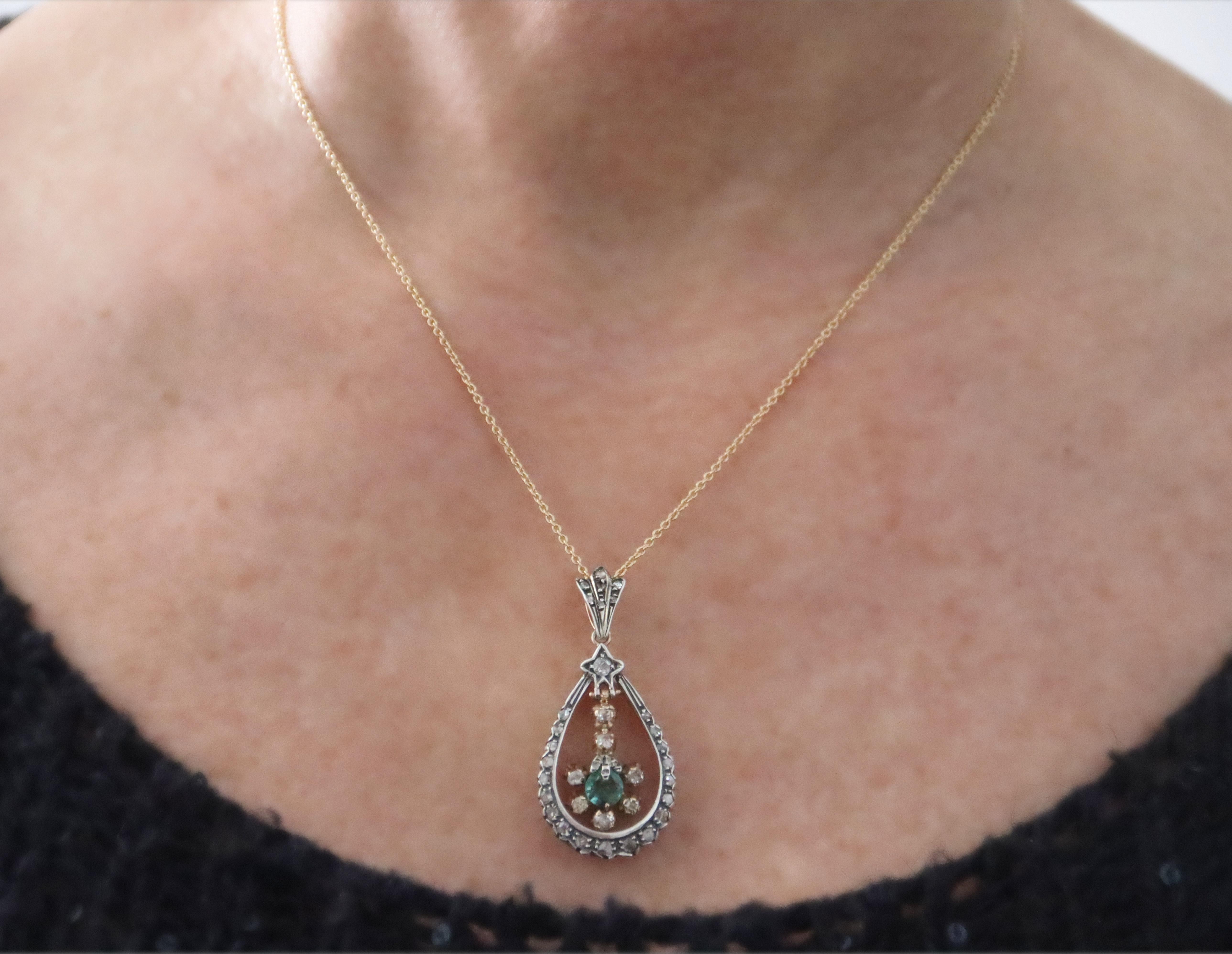 Halskette mit Smaragd-Diamanten-Anhänger aus 14 Karat Gelbgold im Angebot 2