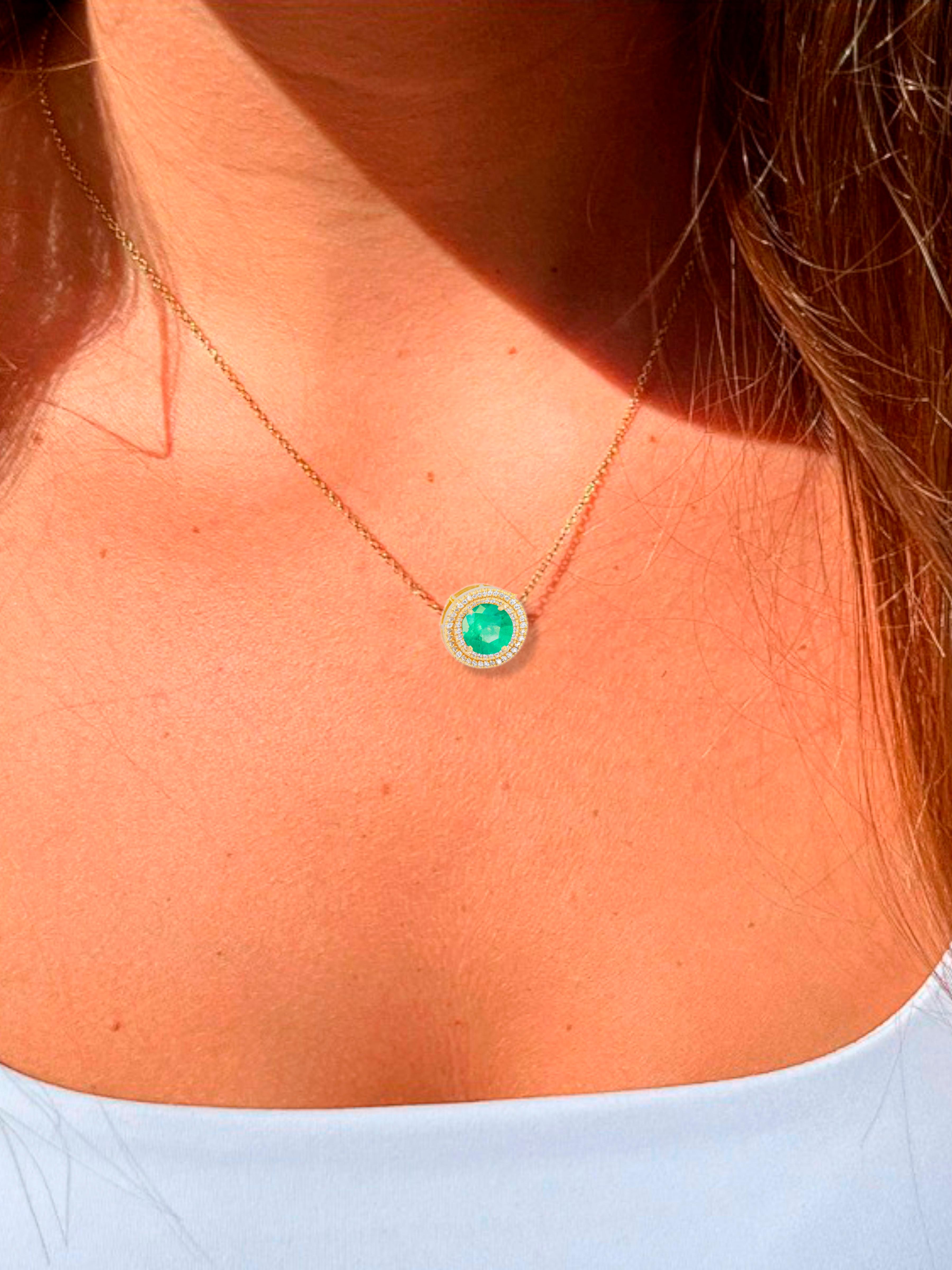 Round Cut Emerald, Diamonds, 14 Karat Yellow Gold, Round Shape Emerald Pendant necklace For Sale