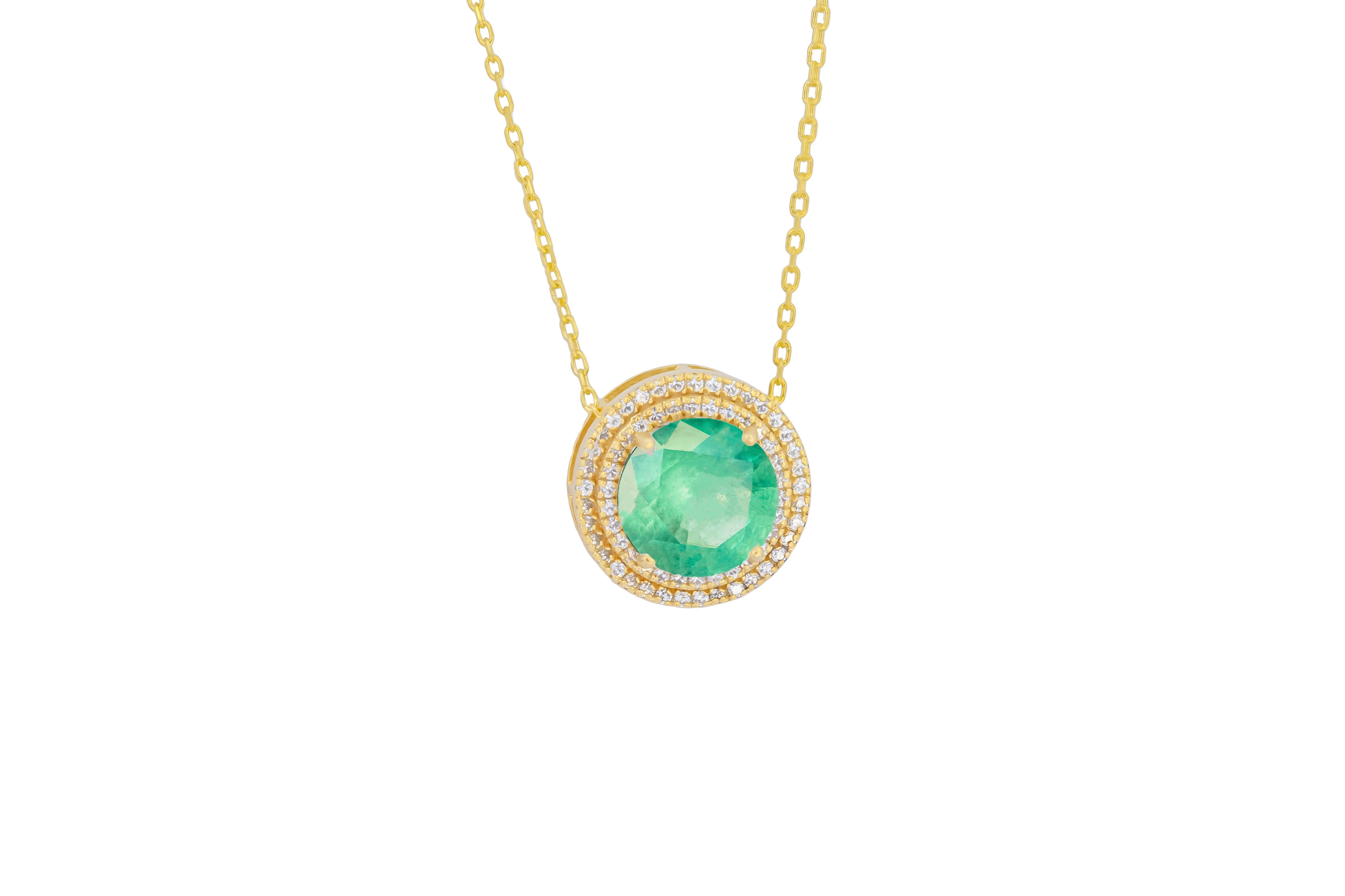 Emerald, Diamonds, 14 Karat Yellow Gold, Round Shape Emerald Pendant necklace For Sale 2