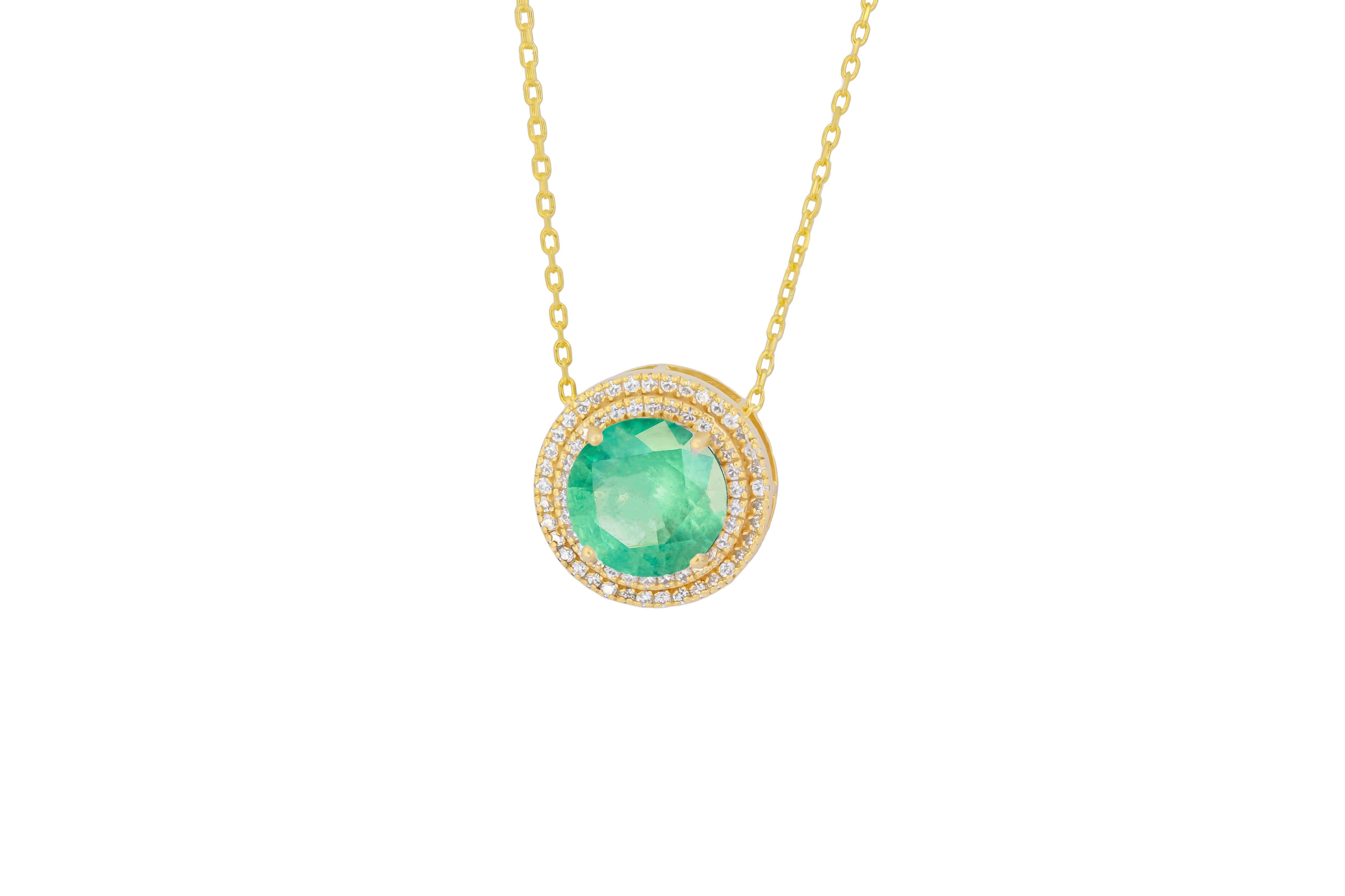 Emerald, Diamonds, 14 Karat Yellow Gold, Round Shape Emerald Pendant necklace For Sale 3