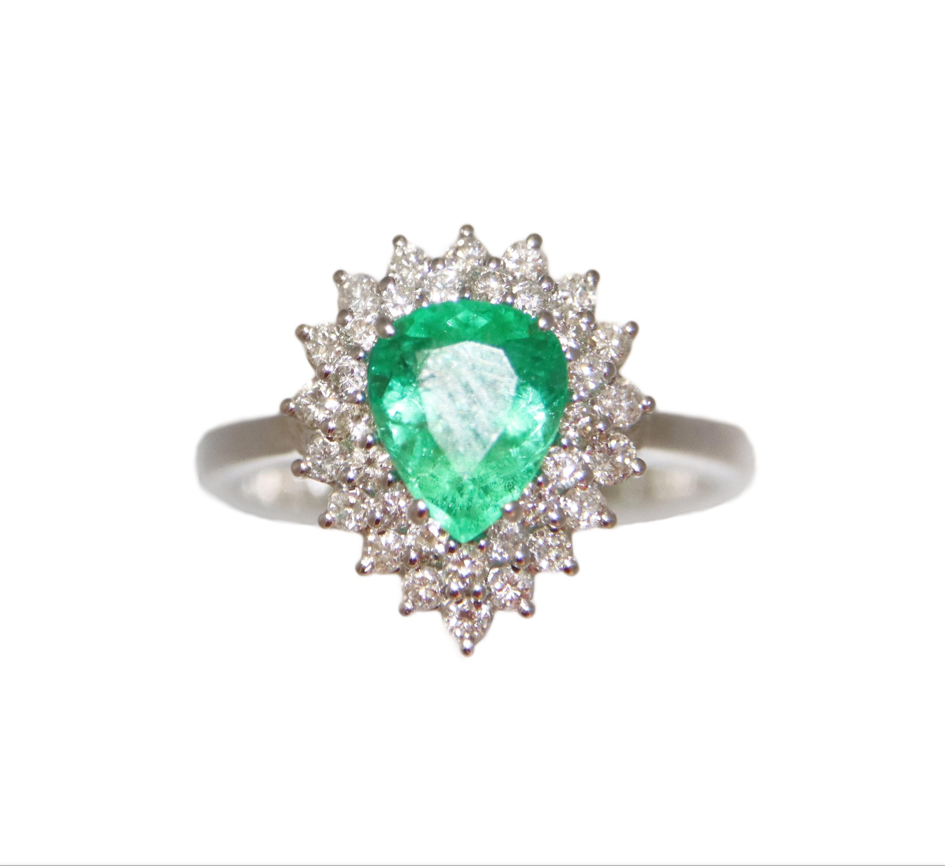 Emerald Diamonds 18 Karat White Gold Cocktail Ring For Sale 3
