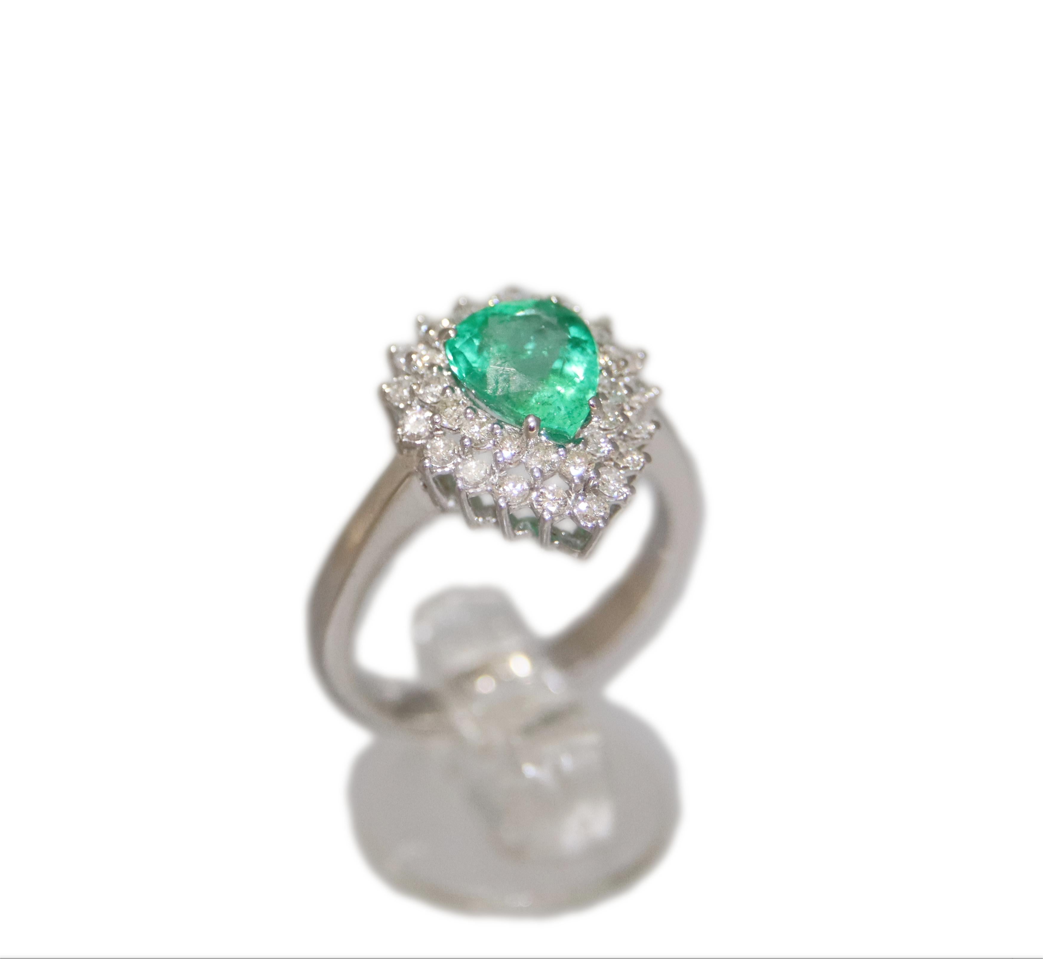 Emerald Diamonds 18 Karat White Gold Cocktail Ring For Sale 5