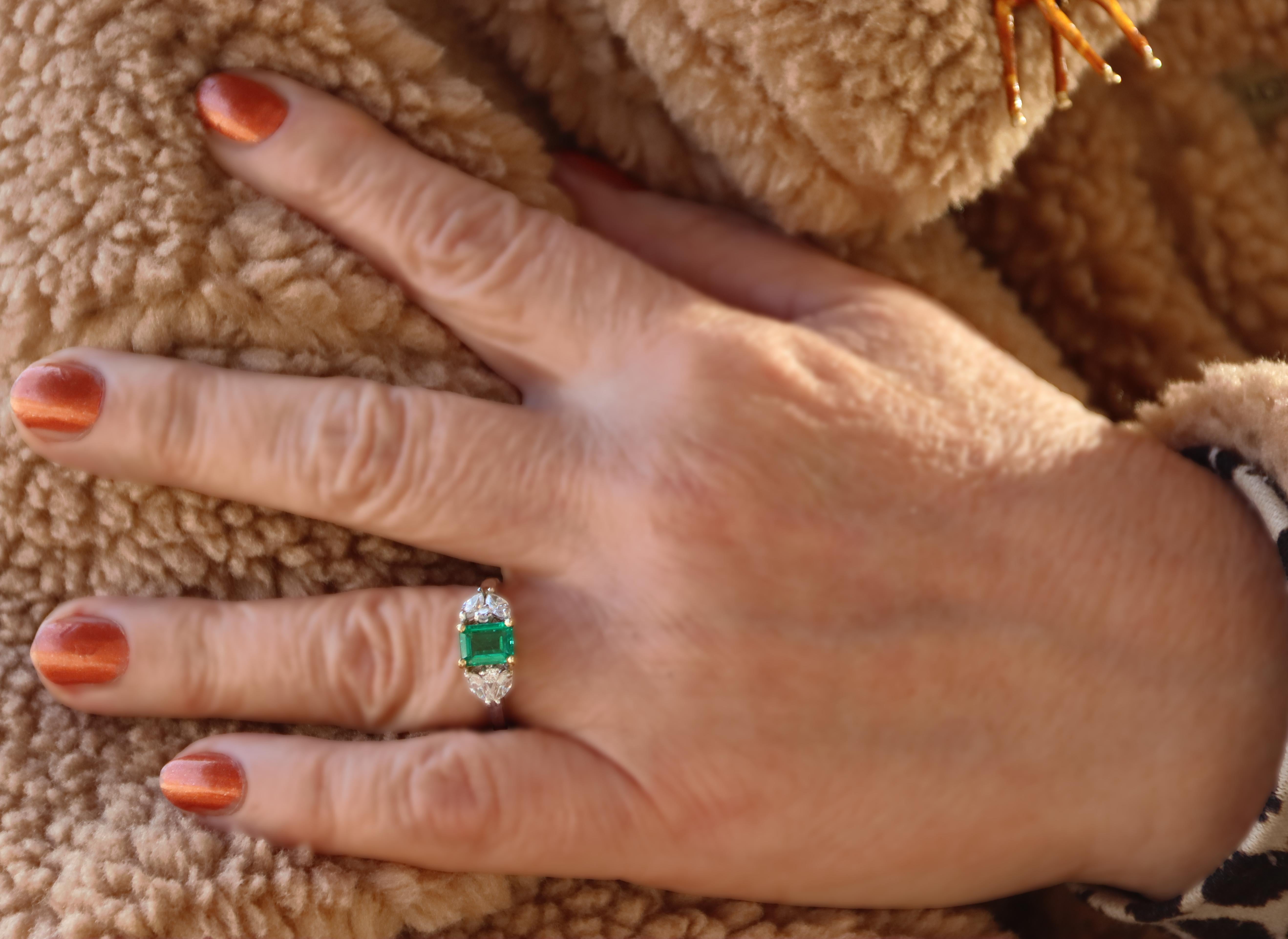 Emerald Diamonds 18 Karat White Gold Cocktail Ring For Sale 1