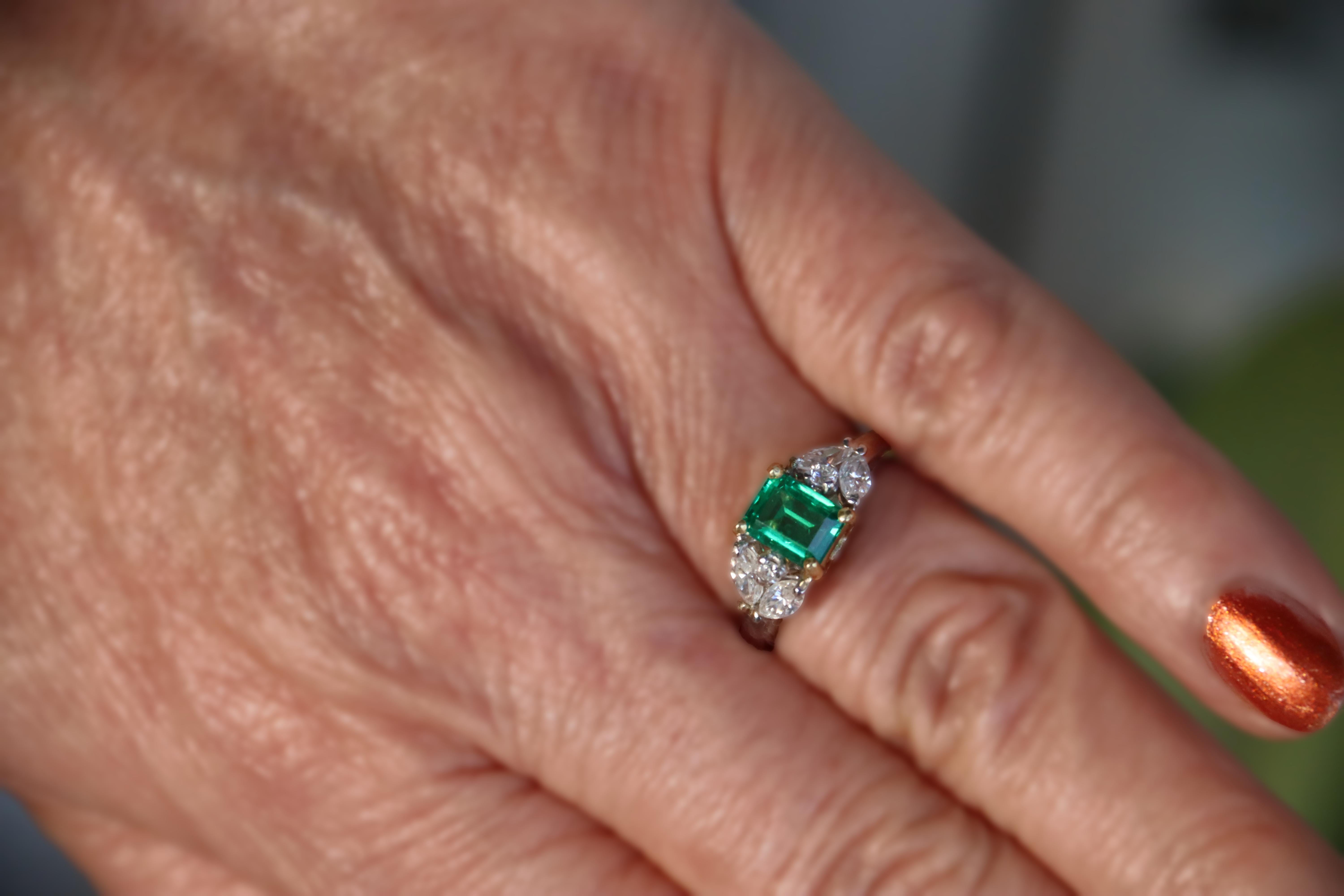 Emerald Diamonds 18 Karat White Gold Cocktail Ring For Sale 3