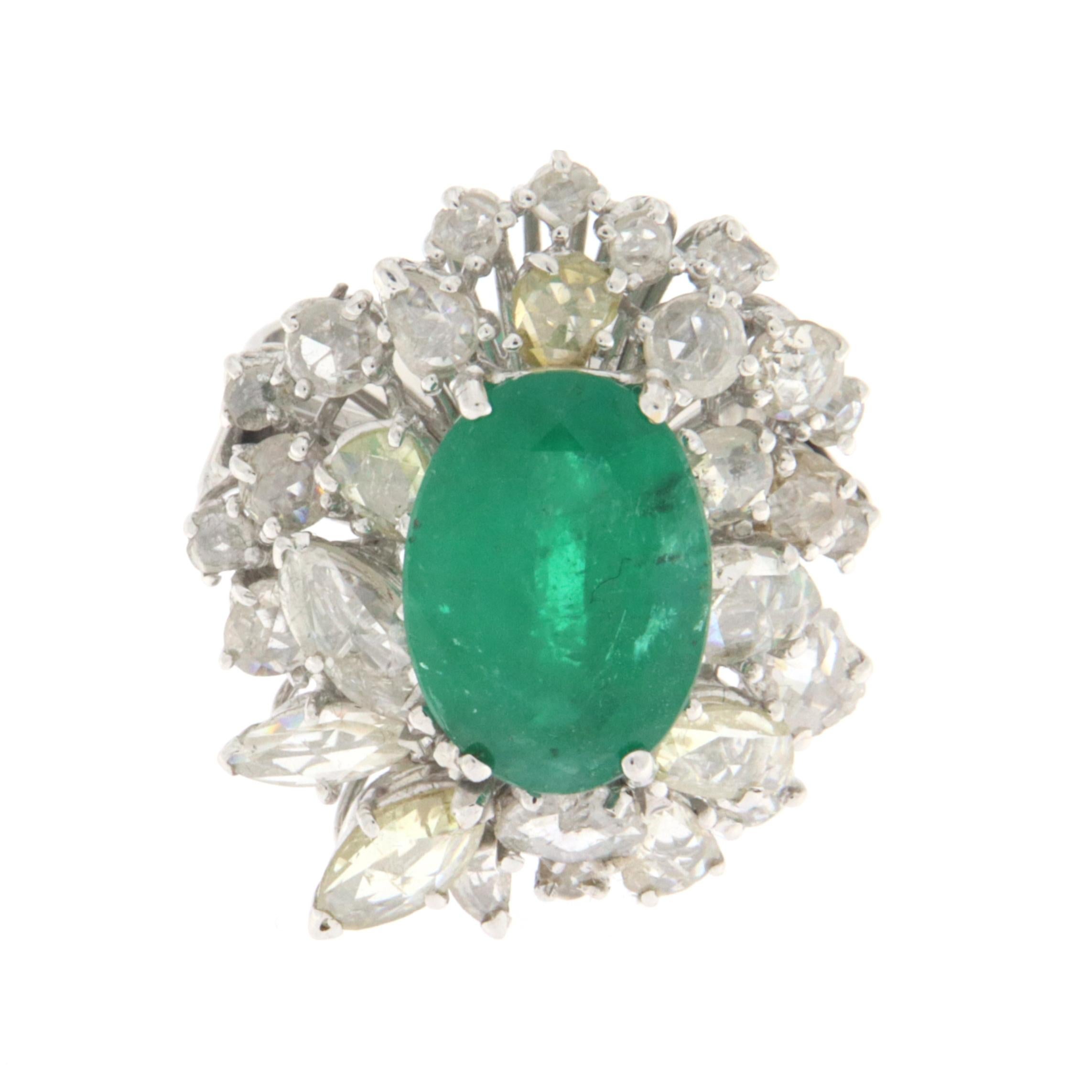 
This 18-karat white gold ring is a tribute to sophistication and timeless elegance. At its heart sits a deep green natural emerald, symbolizing renewal and harmony, set to capture and reflect light with vivid intensity. Surrounded by exceptionally