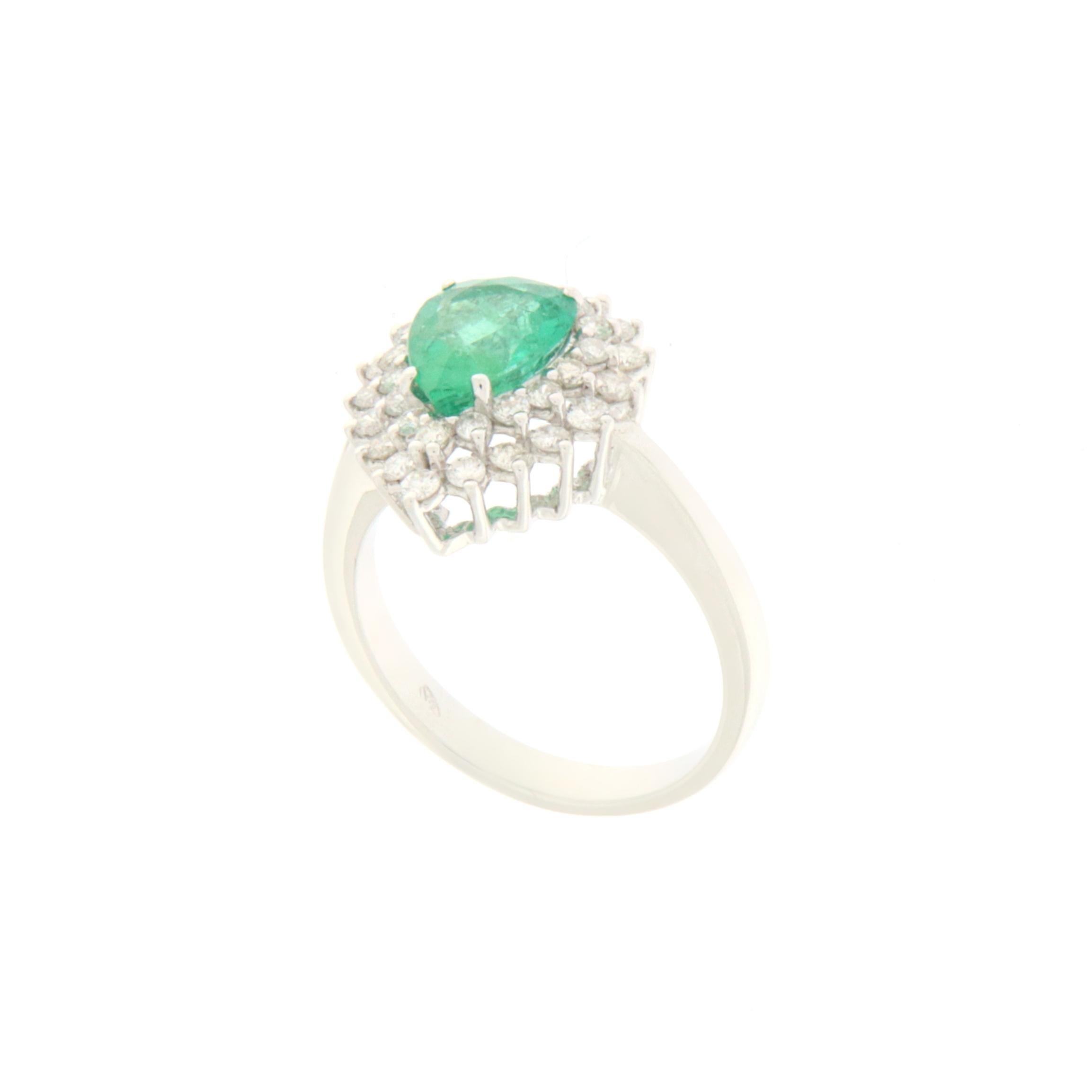 Emerald Diamonds 18 Karat White Gold Cocktail Ring In New Condition For Sale In Marcianise, IT