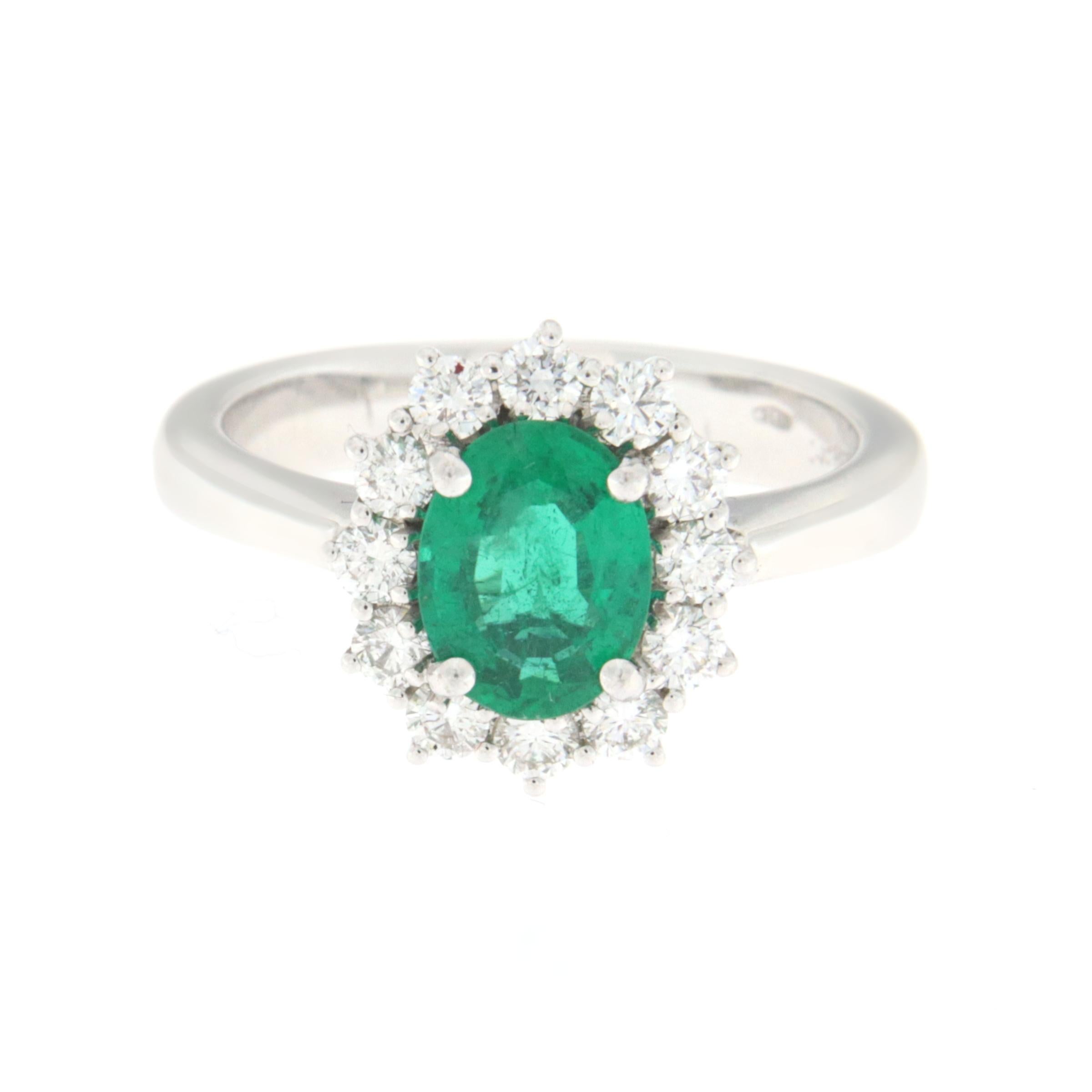 Emerald Diamonds 18 Karat White Gold Cocktail Ring In New Condition For Sale In Marcianise, IT