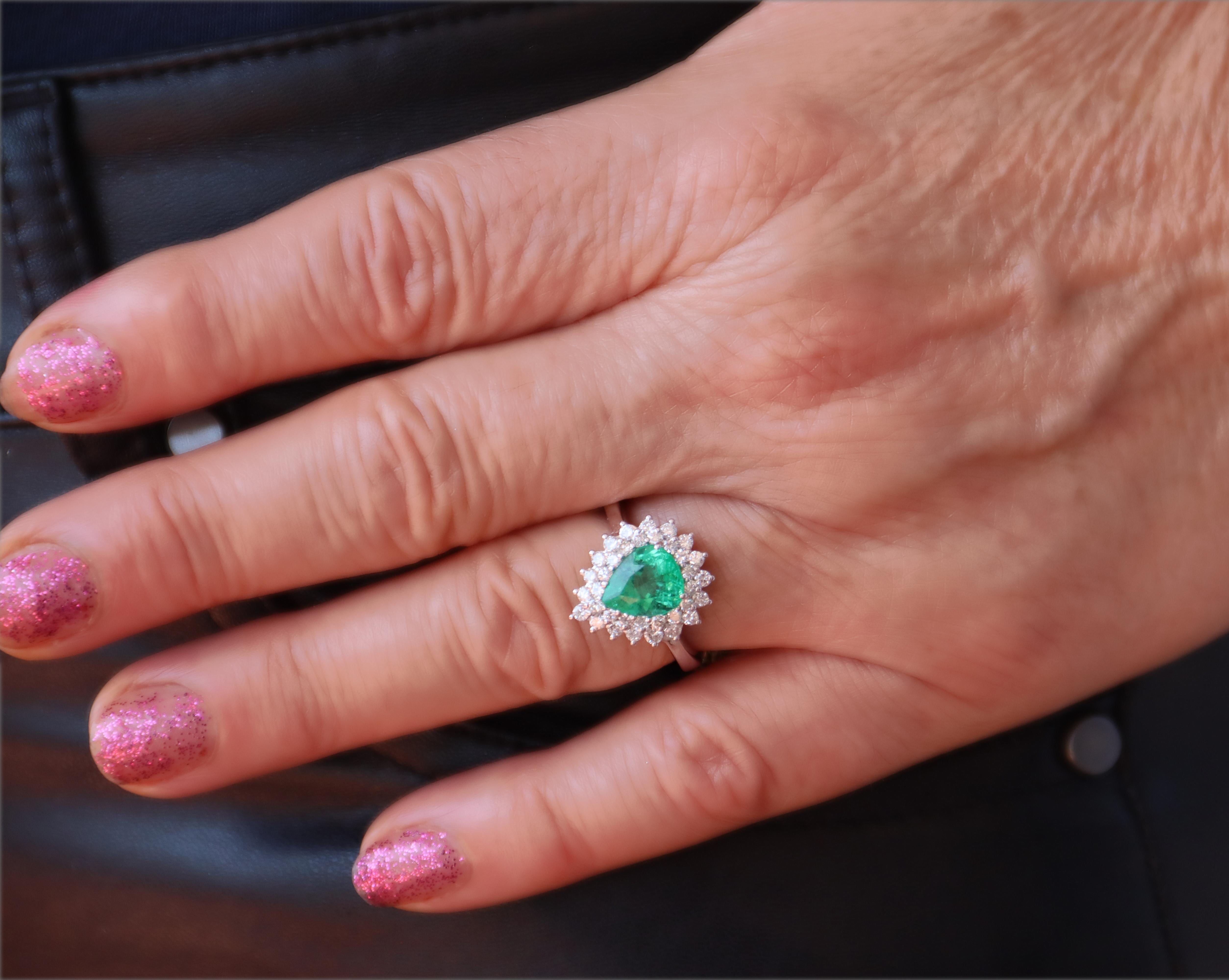 Emerald Diamonds 18 Karat White Gold Cocktail Ring For Sale 3