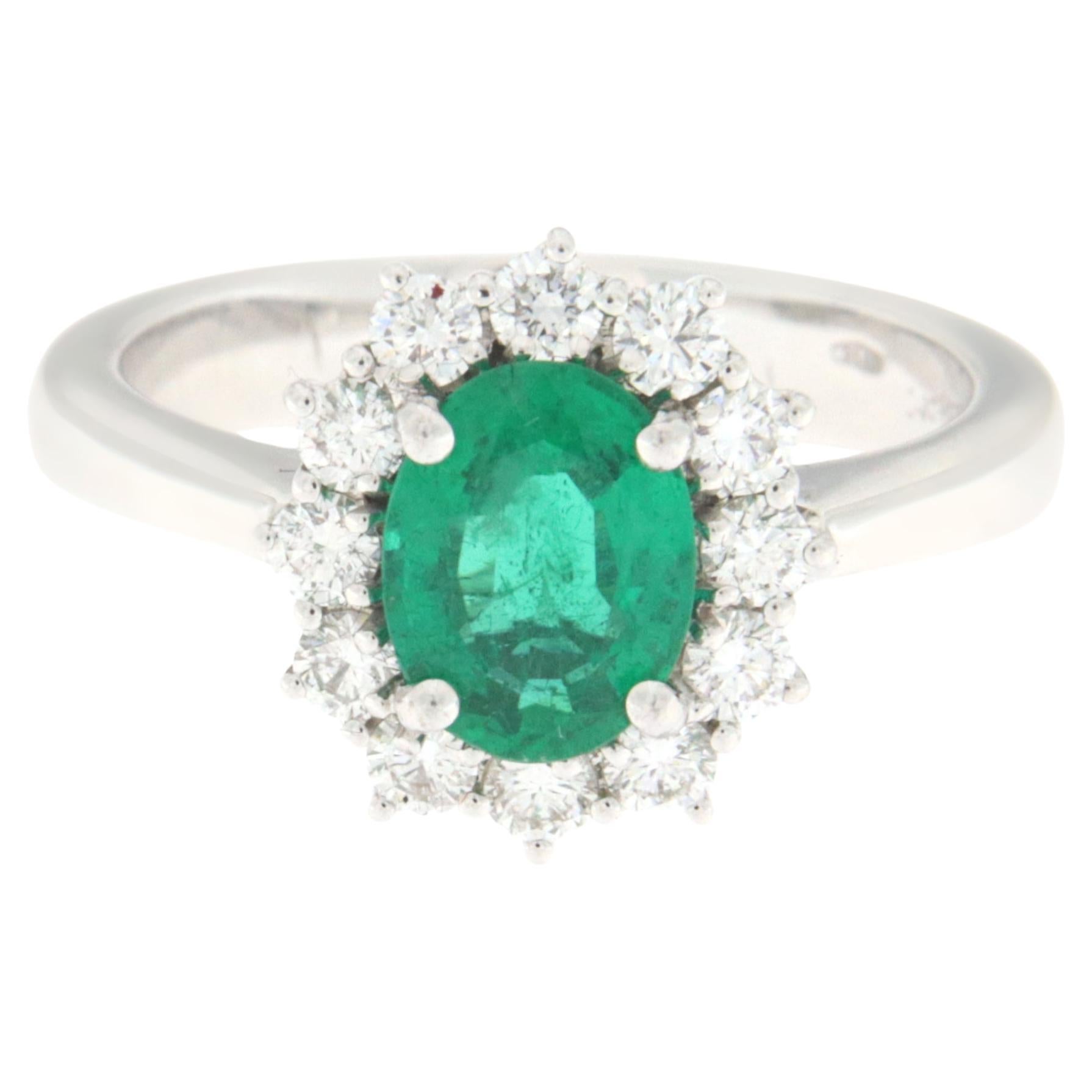 Emerald Diamonds 18 Karat White Gold Cocktail Ring For Sale