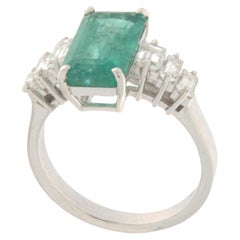 Emerald Diamonds 18 Karat White Gold Cocktail Ring
