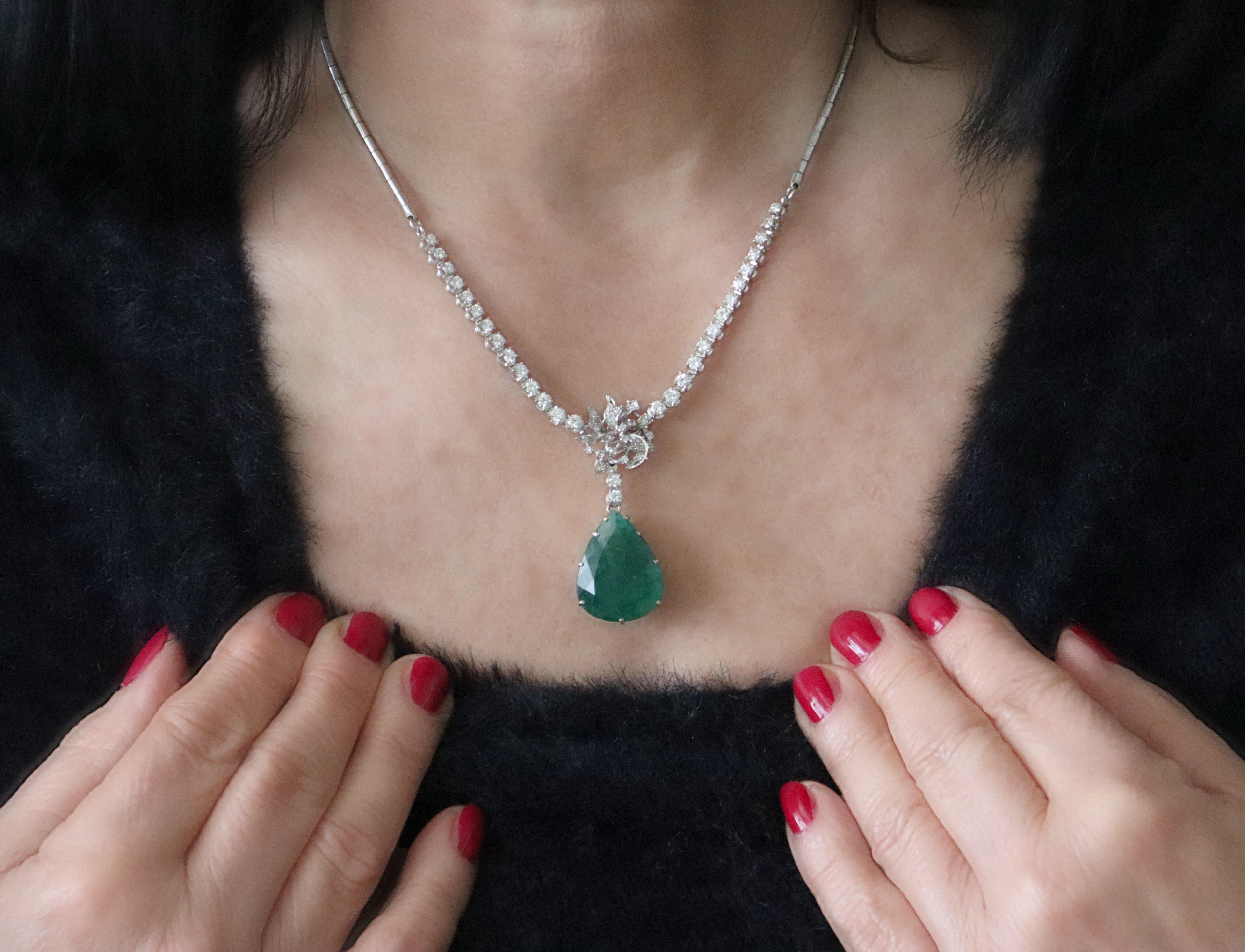 Collana a goccia con diamanti smeraldo in oro bianco 18 carati in vendita 6