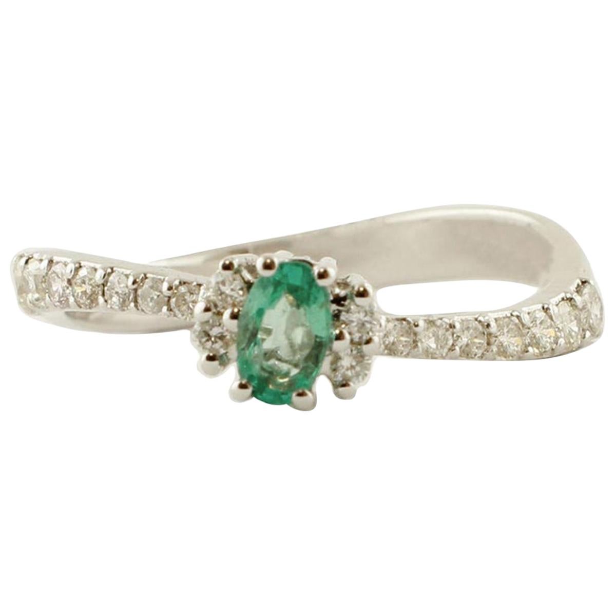 Emerald, Diamonds, 18 Karat White Gold Engagement Ring For Sale