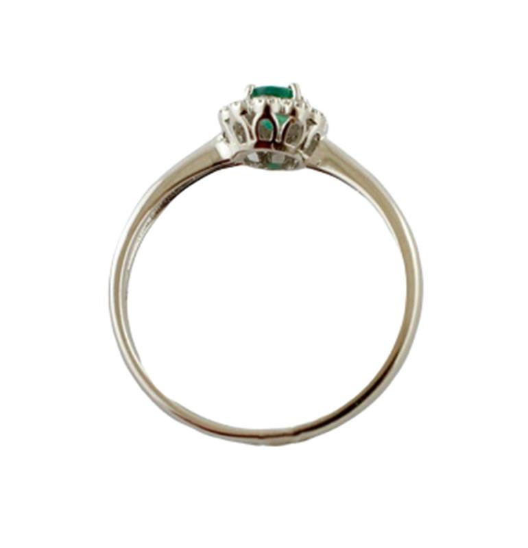 Modern Emerald, Diamonds, 18 Karat White Gold Flower Ring For Sale