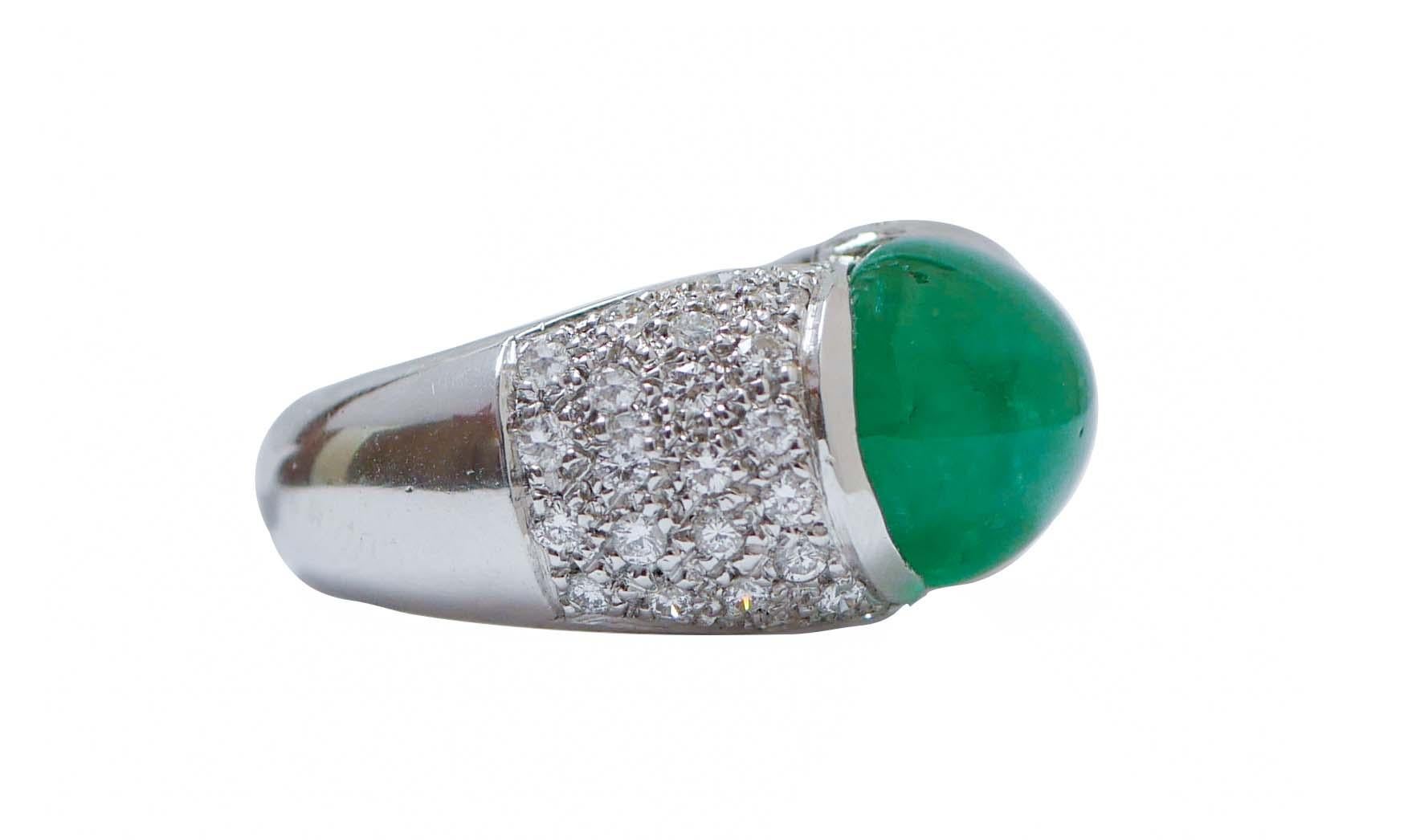 Sorprendente anillo en estructura de oro blanco de 18 kt montado con una esmeralda central rodeada de diamantes.
Este anillo fue totalmente hanmdade por maestros orfebres italianos y está en perfectas condiciones.
Diamantes 1,00 ct
Esmeralda 7,00