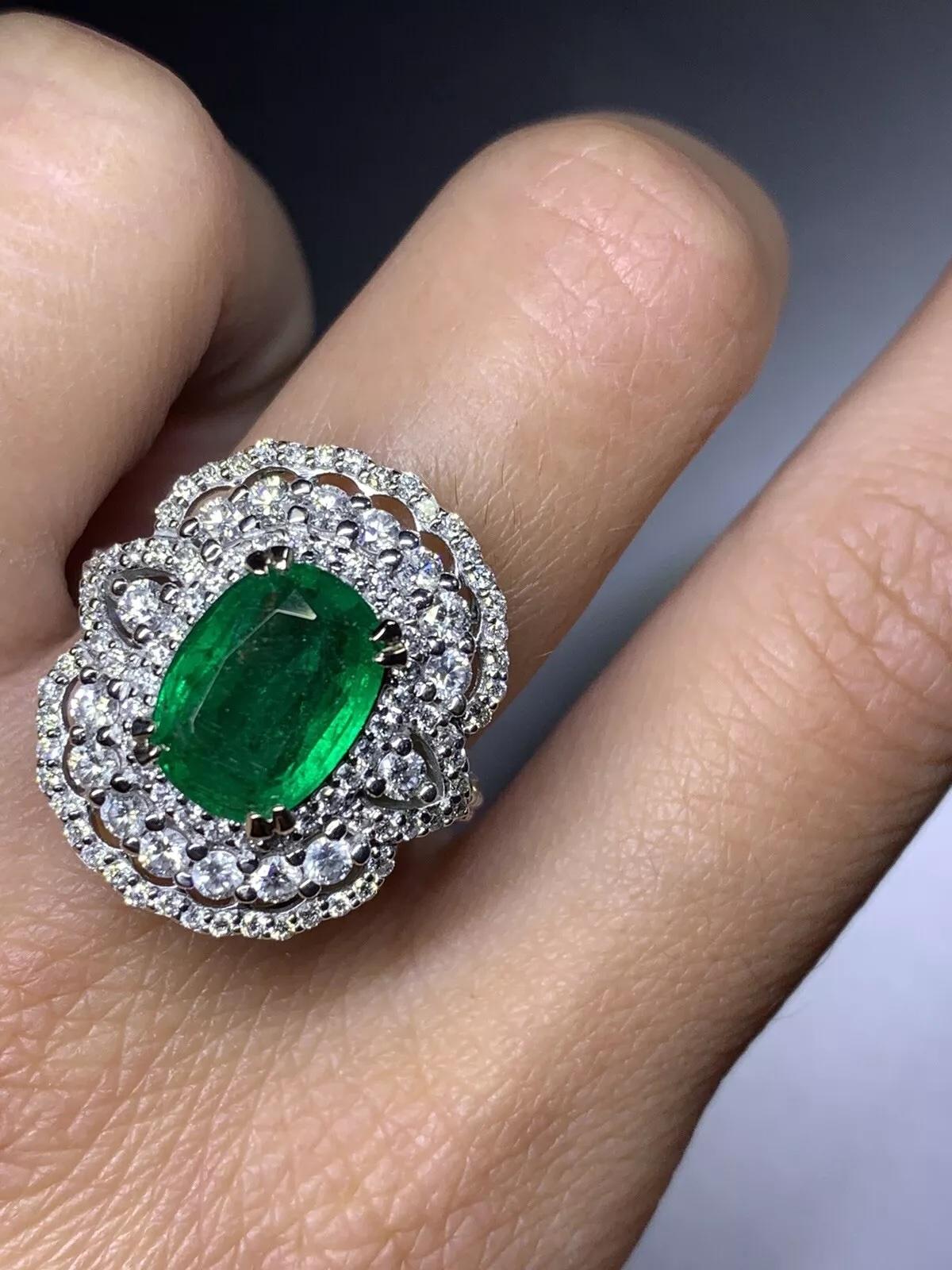 da uomo o donna Anello di fidanzamento con diamanti smeraldo certificati in oro bianco 18ct. in vendita