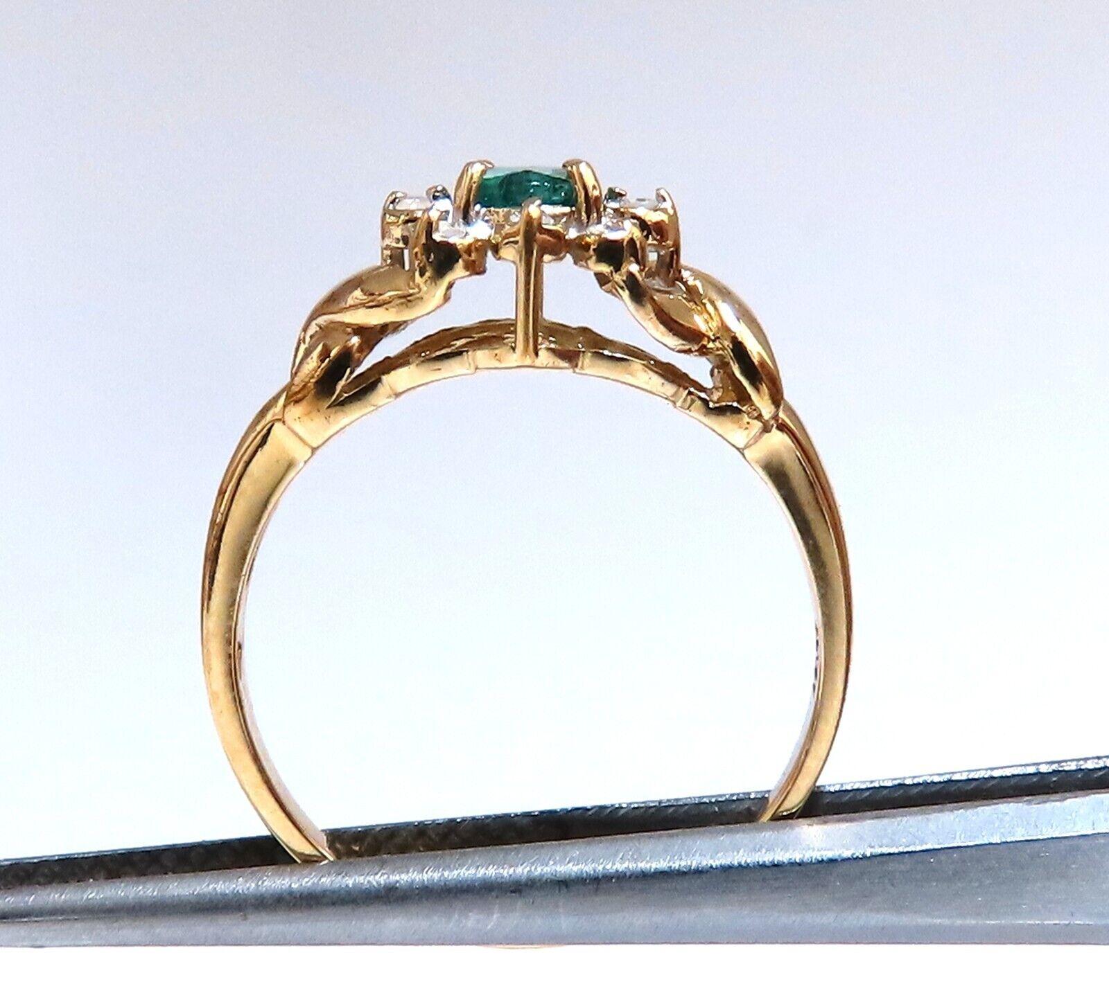 Emerald Diamonds Cluster Ring 14 Karat .30 Carat In New Condition For Sale In New York, NY