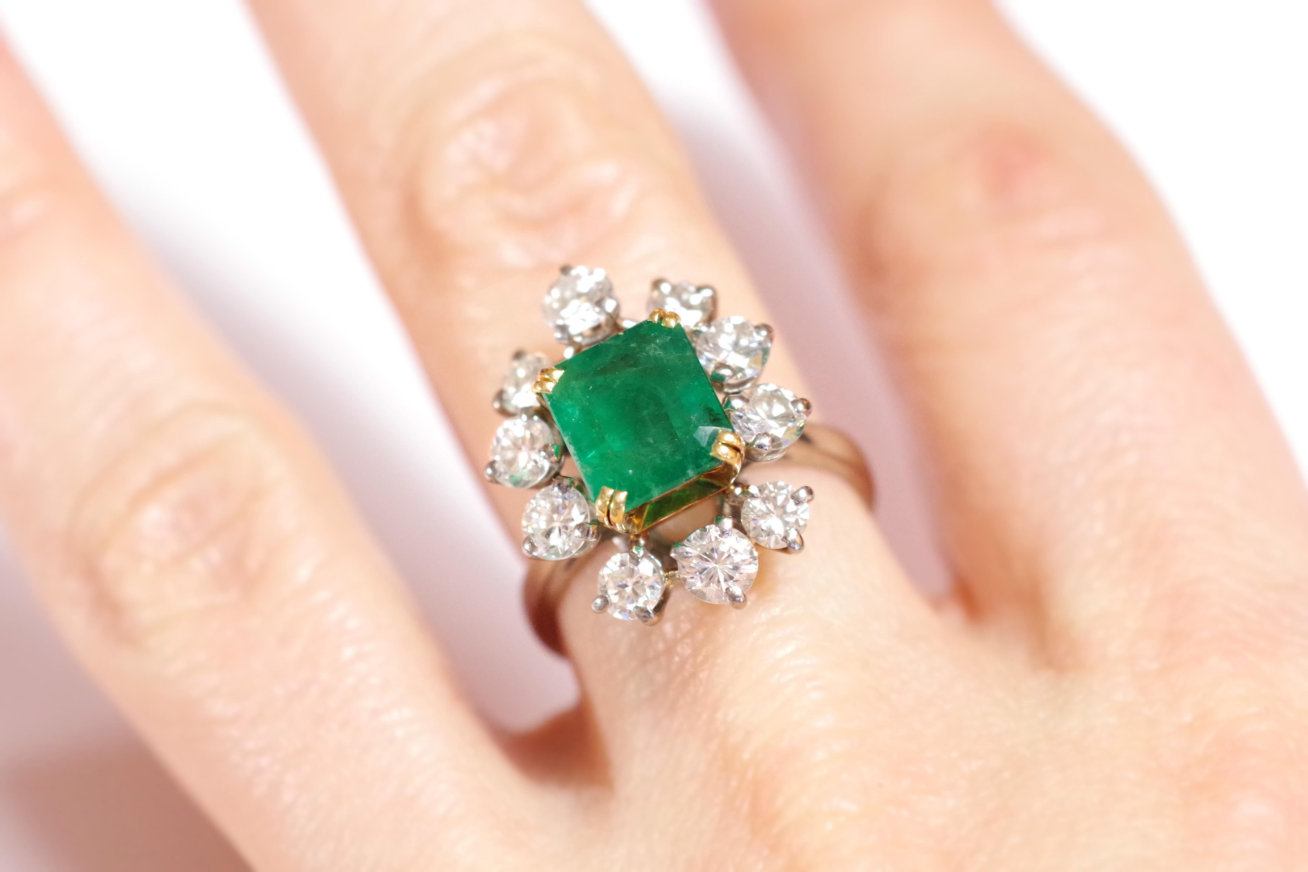Emerald Diamonds Cluster Ring in White 18 Karats Gold and Platinum 5