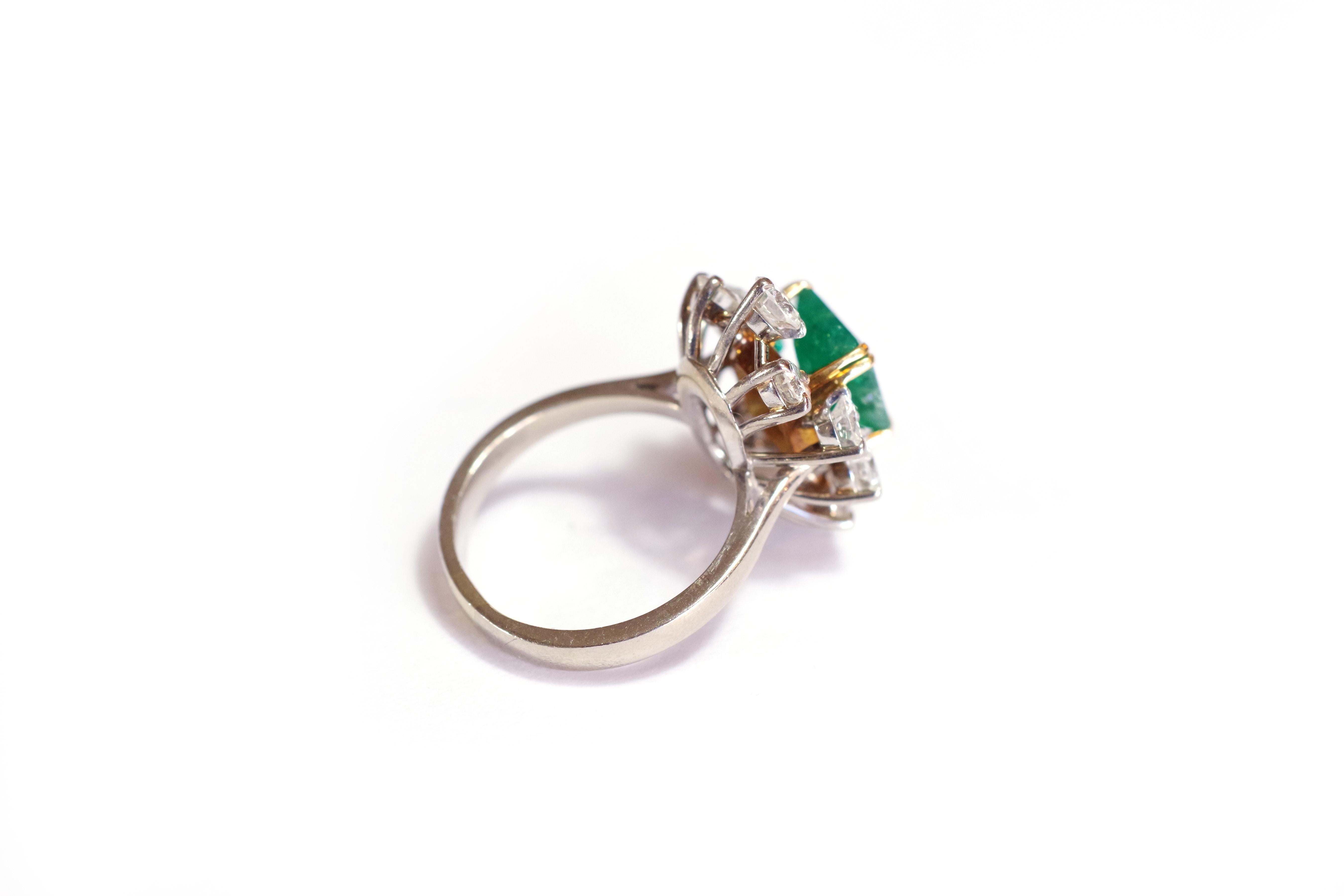 Emerald Diamonds Cluster Ring in White 18 Karats Gold and Platinum In Fair Condition In PARIS, FR