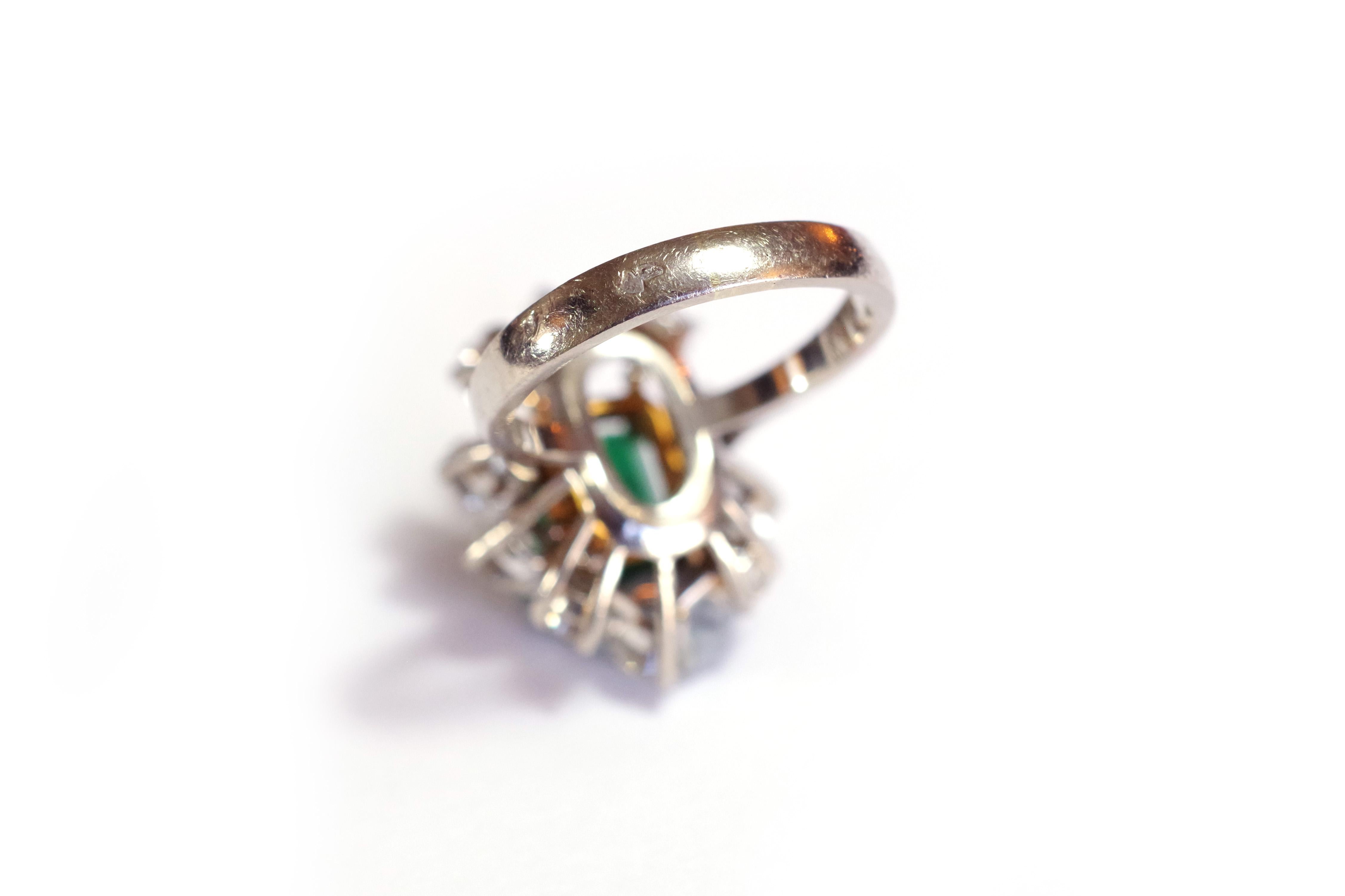 Women's Emerald Diamonds Cluster Ring in White 18 Karats Gold and Platinum