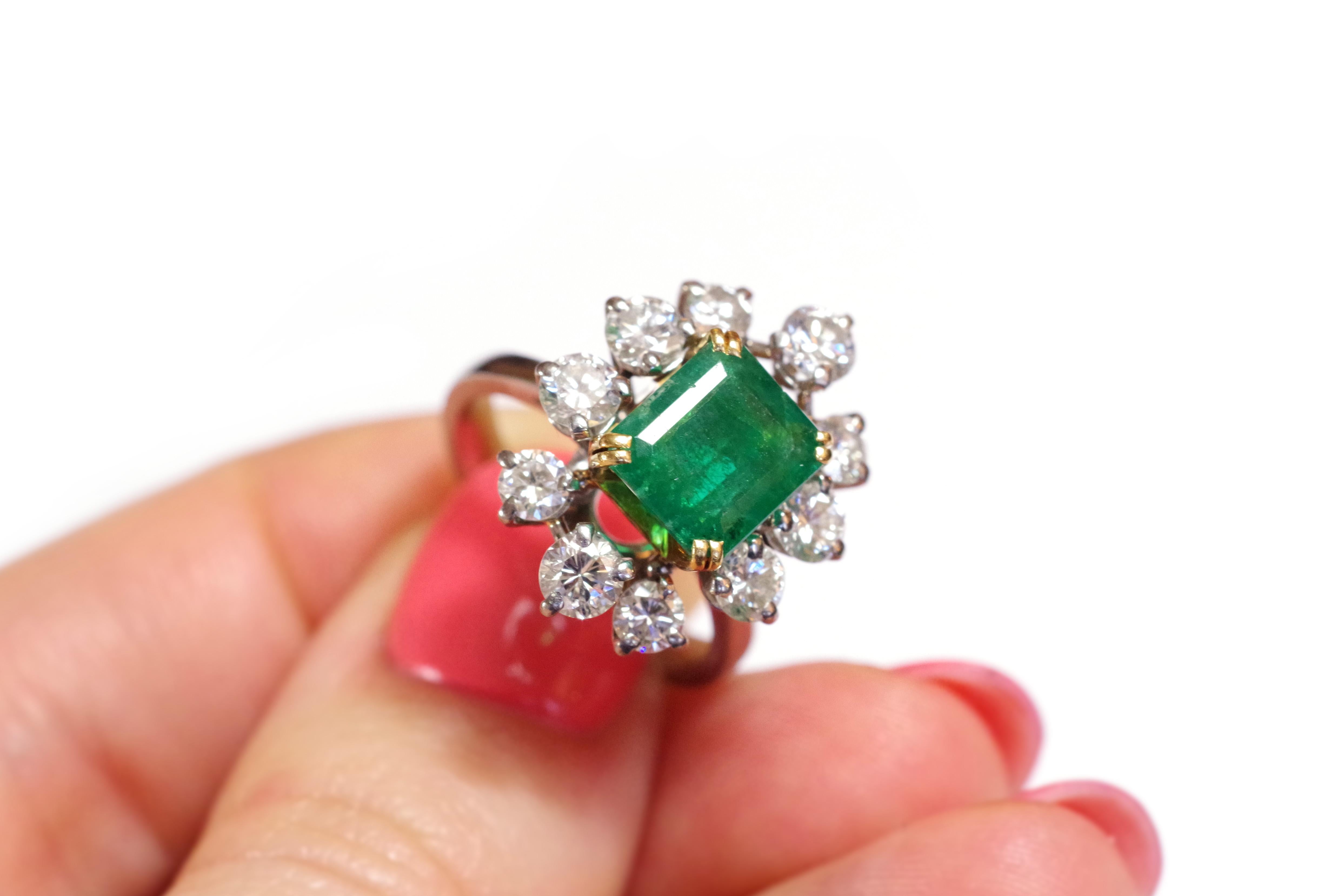 Emerald Diamonds Cluster Ring in White 18 Karats Gold and Platinum 2