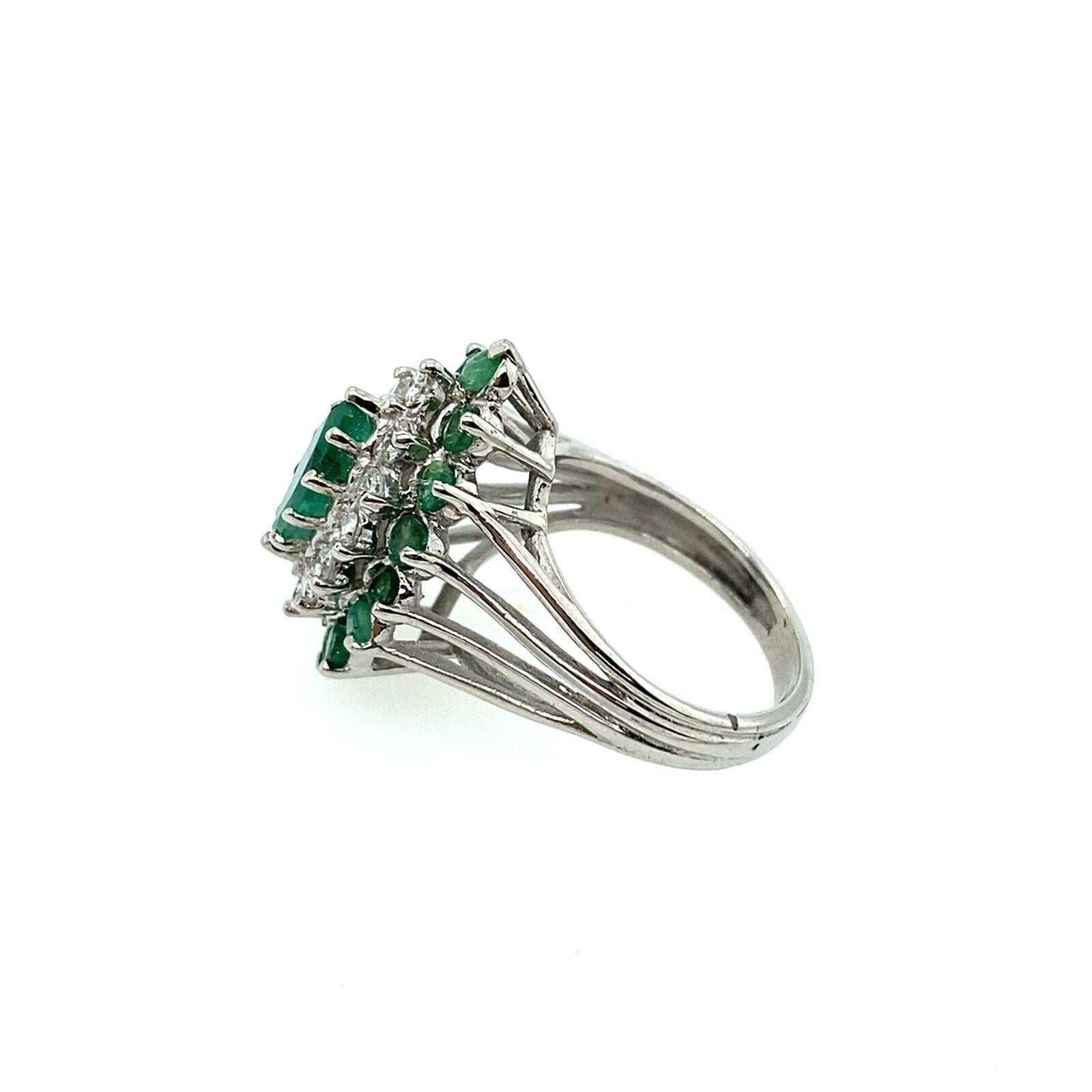 Emerald & Diamonds Cluster Ring Set in 14ct White Gold In Excellent Condition In London, GB