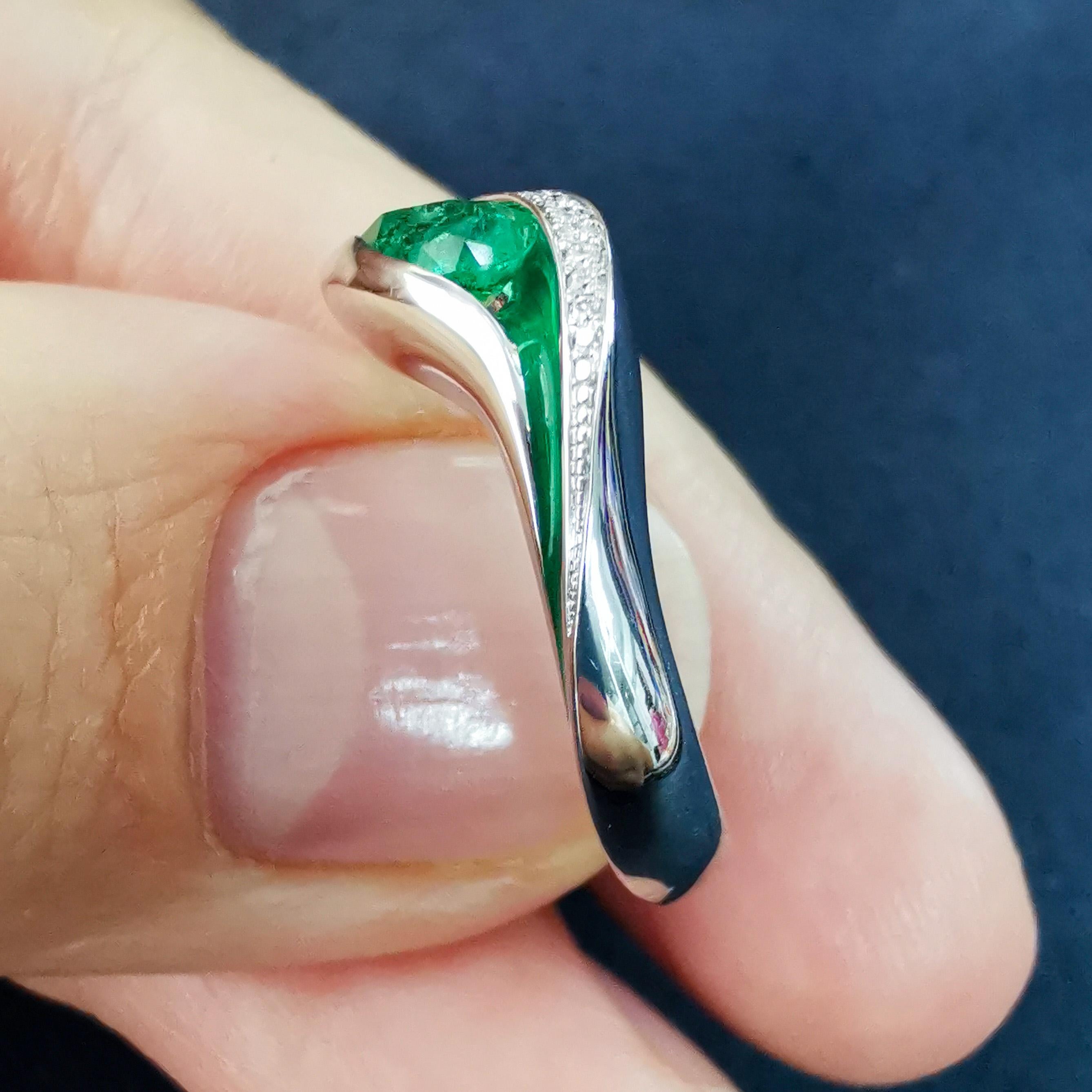 Emerald Diamonds Enamel 18 Karat White Gold Melted Colors Ring For Sale 1