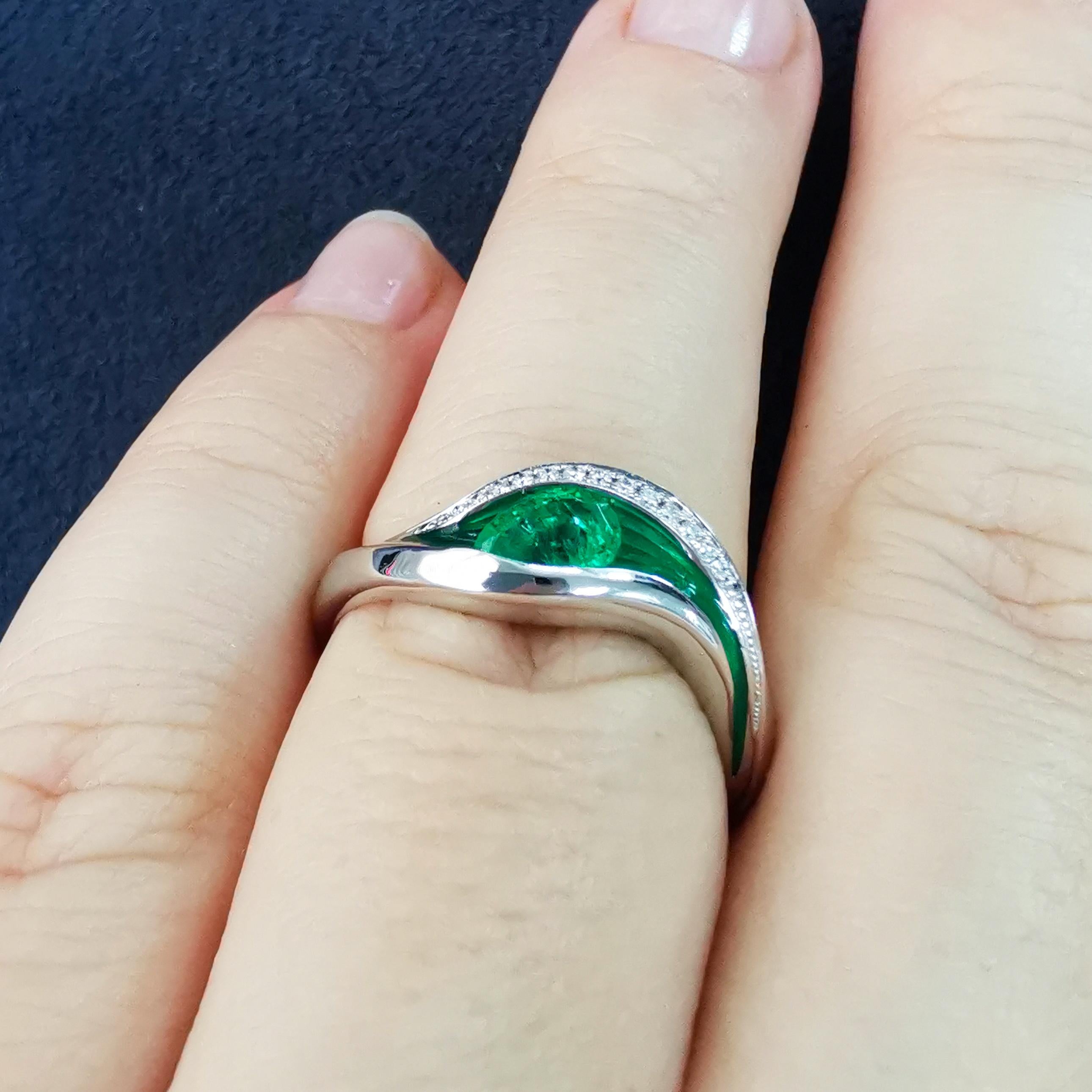 Women's Emerald Diamonds Enamel 18 Karat White Gold Melted Colors Ring
