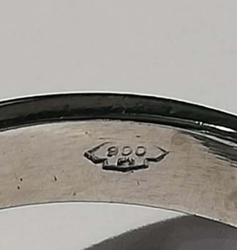 Platinring mit Smaragd, Diamanten, Perlen und Platin. Damen im Angebot