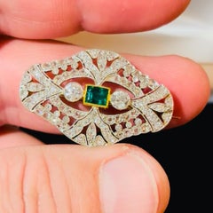 EMERALD & DIAMONDS PLATINUM and Gold Brooch c1910