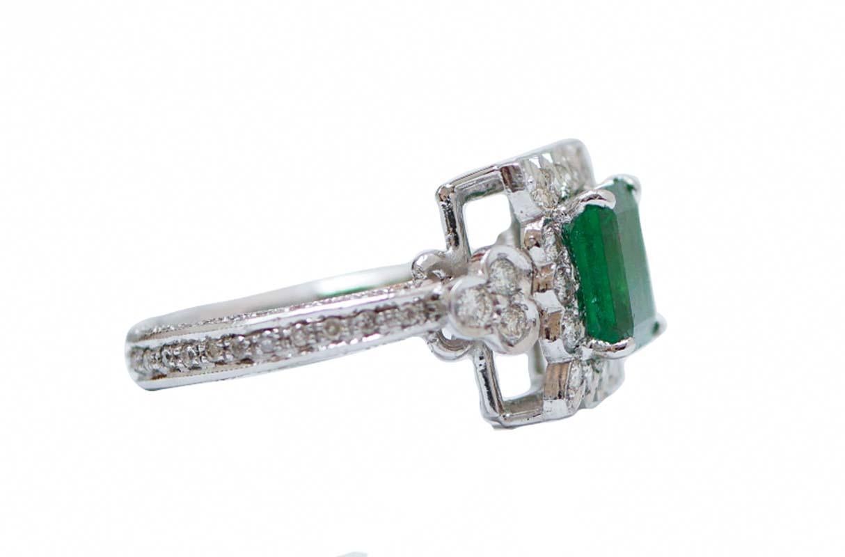 Elegant retrò ring in platinum structure mounted with a central emerald surrounded by diamonds for all the stem.
This ring was totally handmade by Italian master goldsmiths and it is in perfect conditions.
Diamonds 1.28 ct
Emerald 2.29 ct
Total