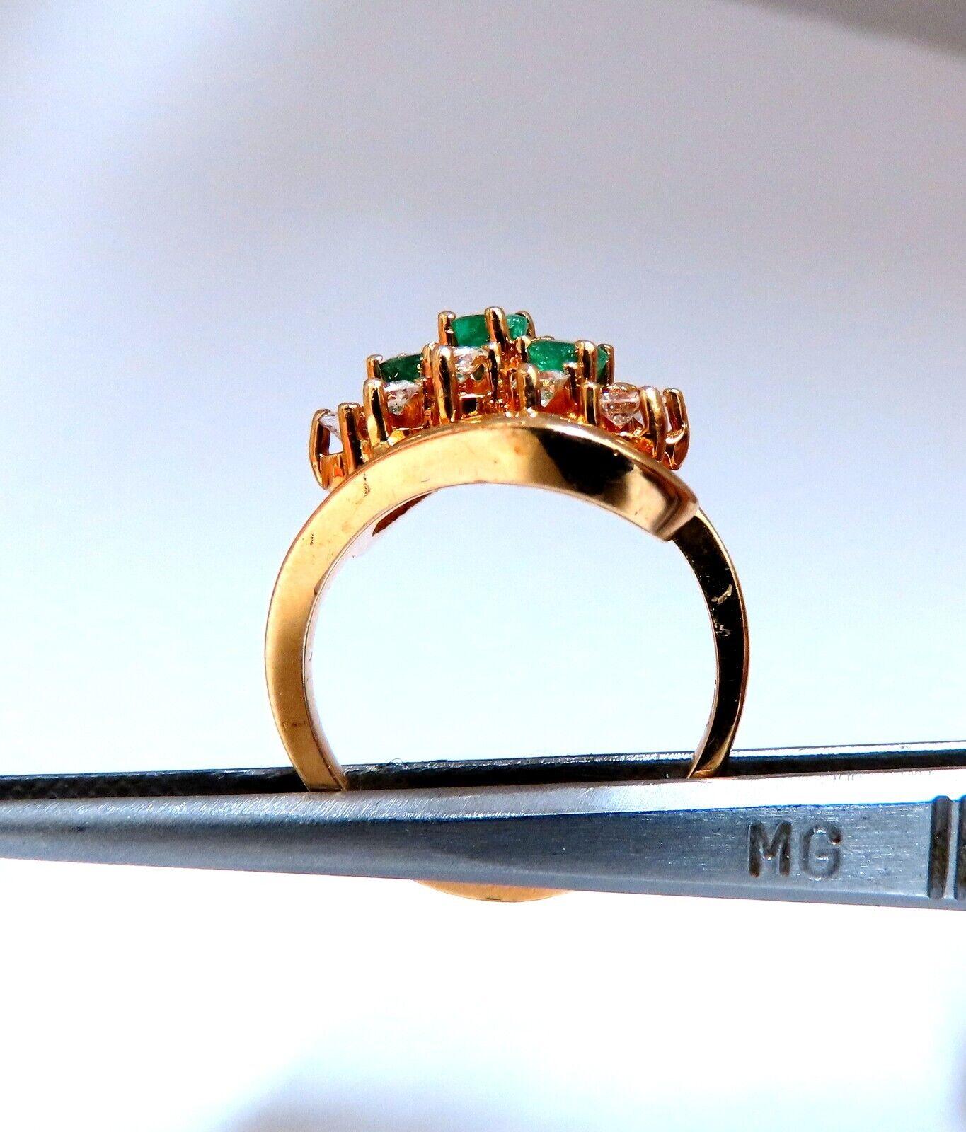 .36ct Natürlicher runder Smaragd Ring

Smaragdgrün, gleichmäßig grün, klar und durchsichtig.

.30 Karat natürlich  runder Diamant

H- Farbe vs2 Klarheit

14 Karat Gelbgold 5,6 Gramm

Tiefe des Rings 11 mm

Größe 6.25 wir können die Größe ändern