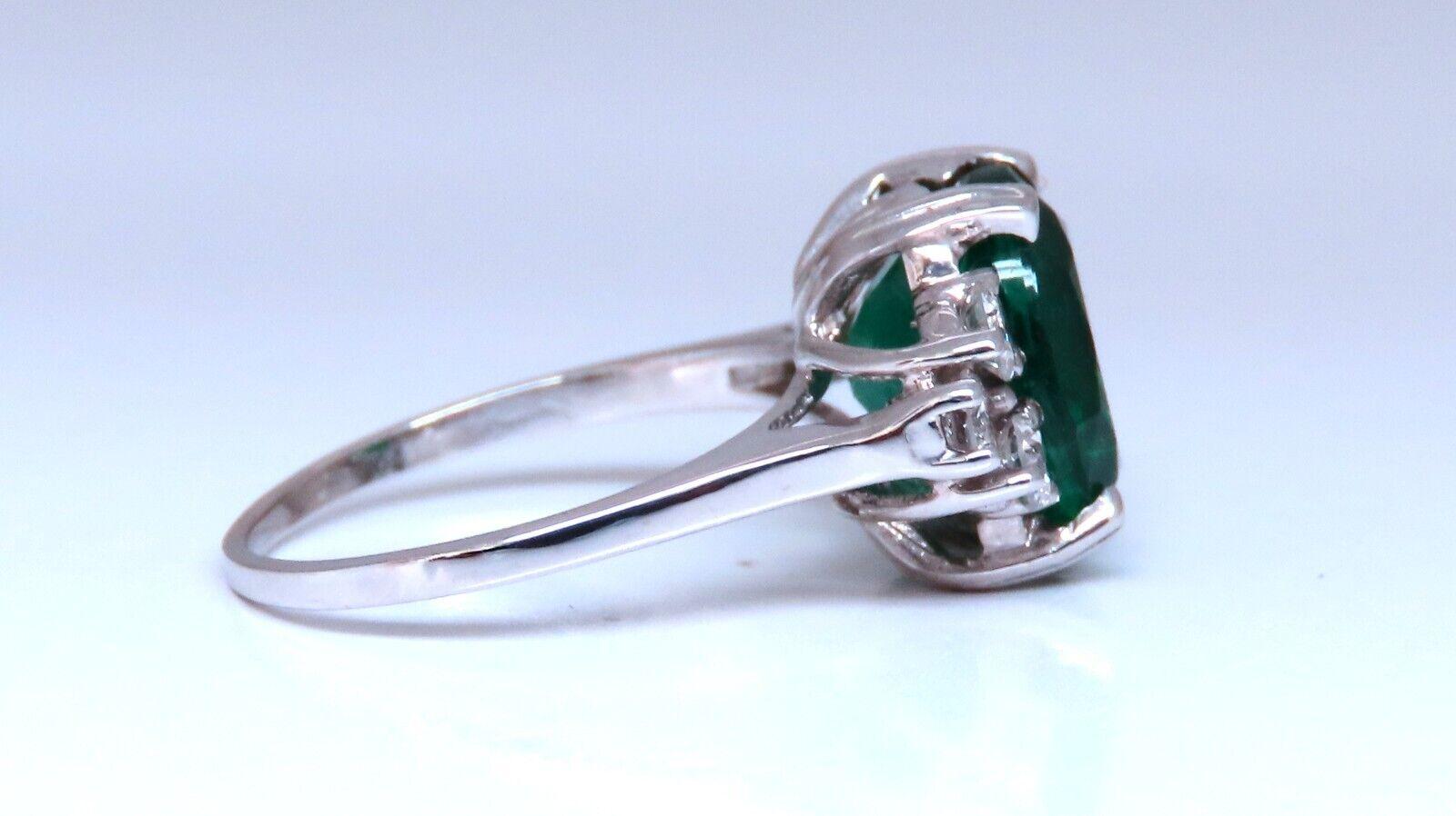 Women's or Men's Emerald Diamonds Ring 14kt 4.07ct Natural Oval Brilliant For Sale