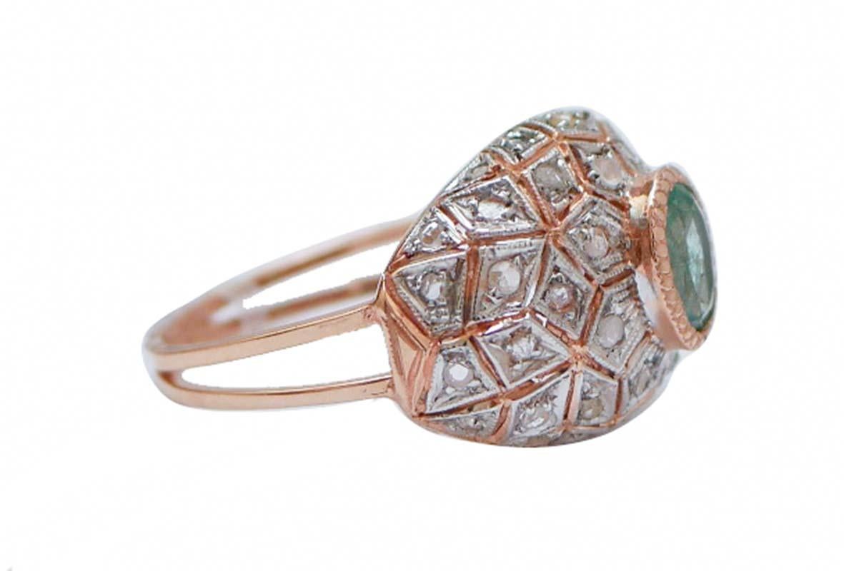 Anello Retrò in oro rosa 9 kt e struttura in argento con smeraldo centrale circondato da una cornice di diamanti.
Questo anello è stato realizzato totalmente a mano da maestri orafi italiani ed è in perfette condizioni.
Diamanti 0.43 ct
Smeraldo
