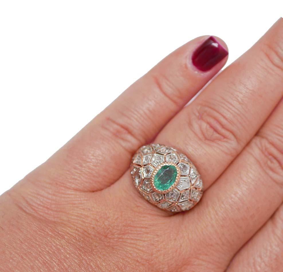 Anello con smeraldo, diamanti, oro rosa e argento. In condizioni buone in vendita a Marcianise, Marcianise (CE)
